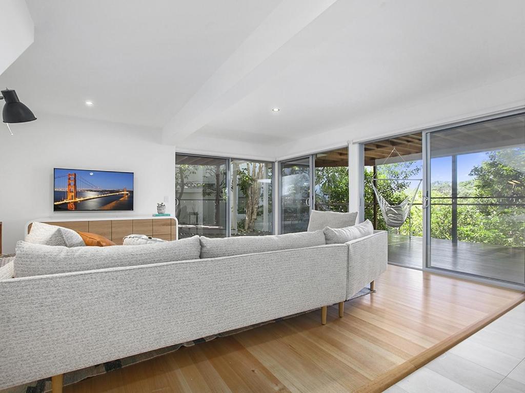 Three-Bedroom House photo 2