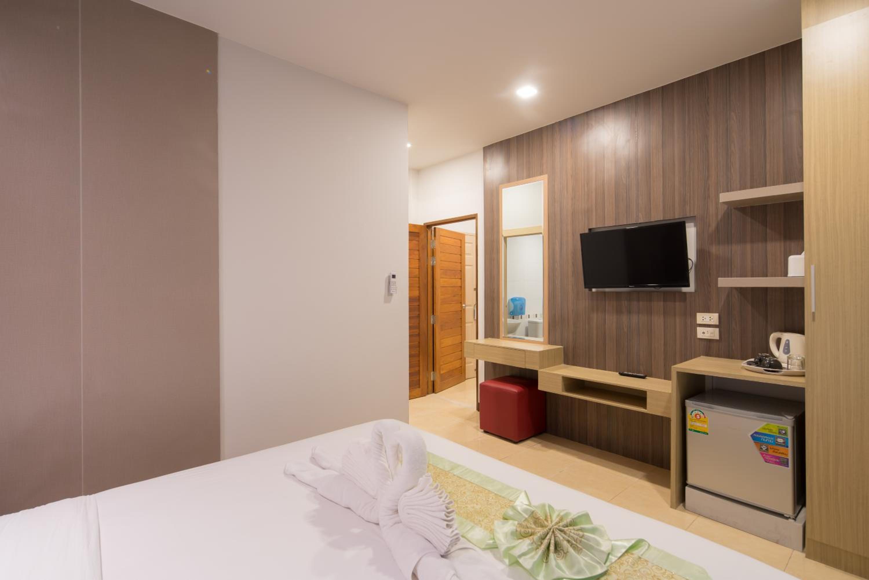 4 Connecting Rooms for 8