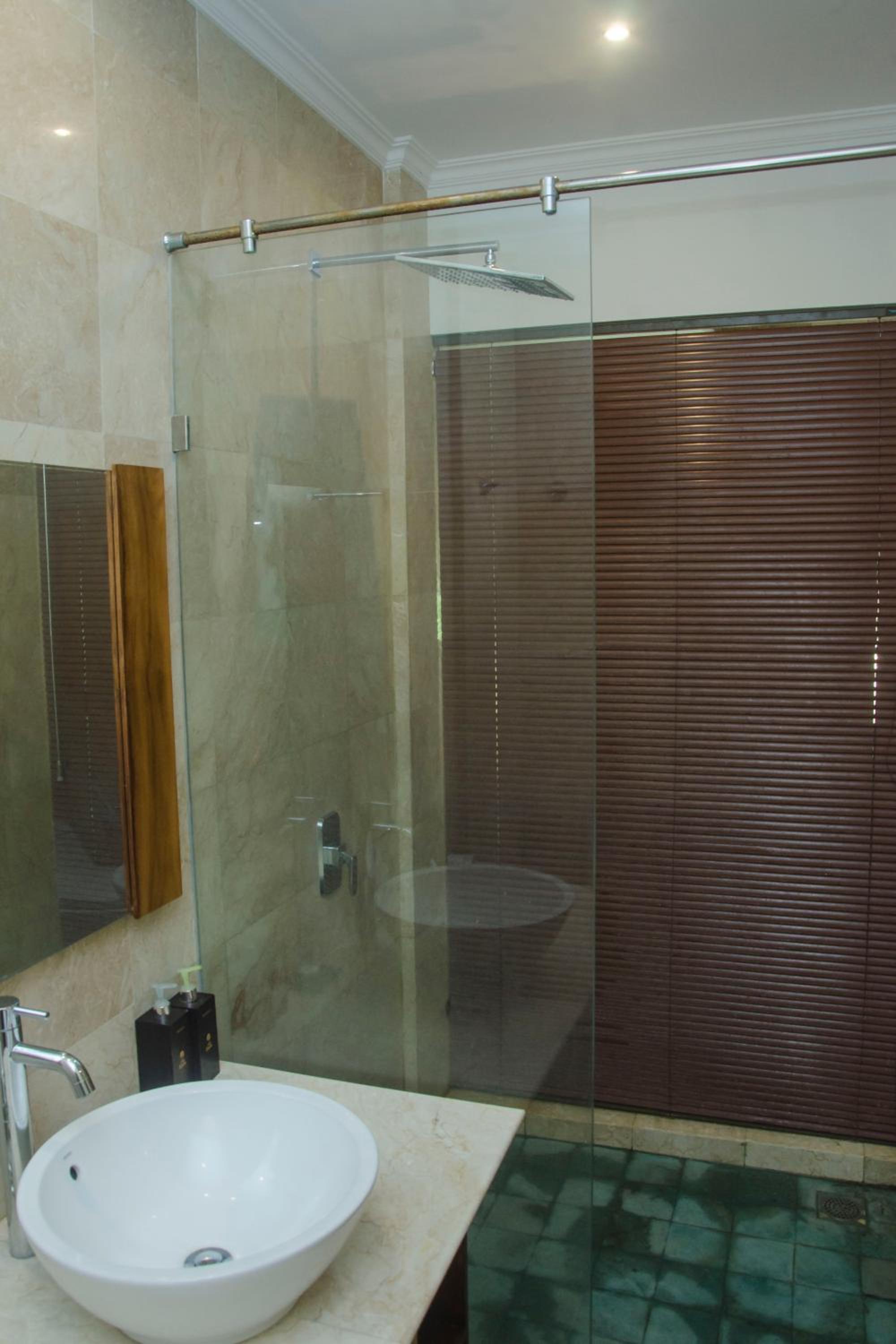 Deluxe Double Room with Balcony - Photo 3