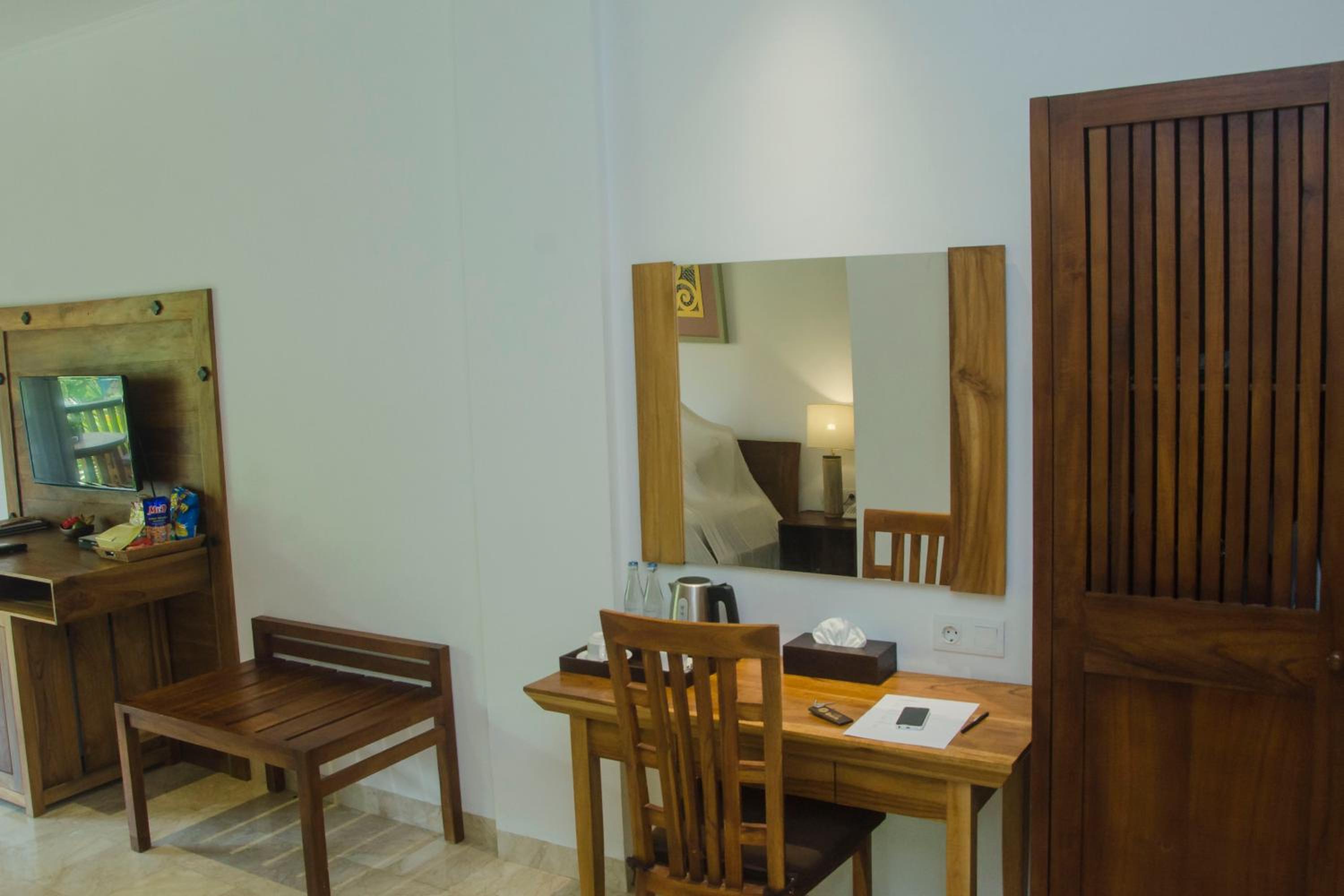 Deluxe Double Room with Balcony - Photo 7