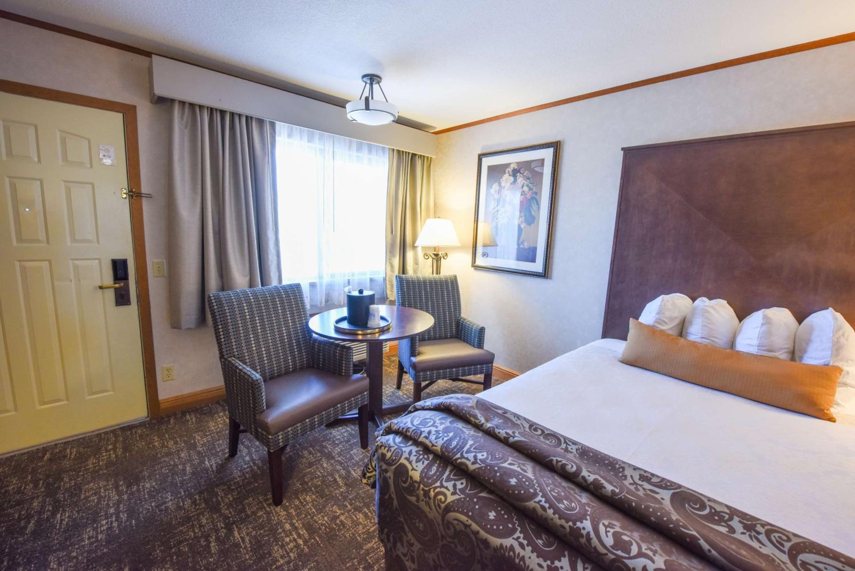 King Room with Spa Bath - Courtyard View - Photo 1