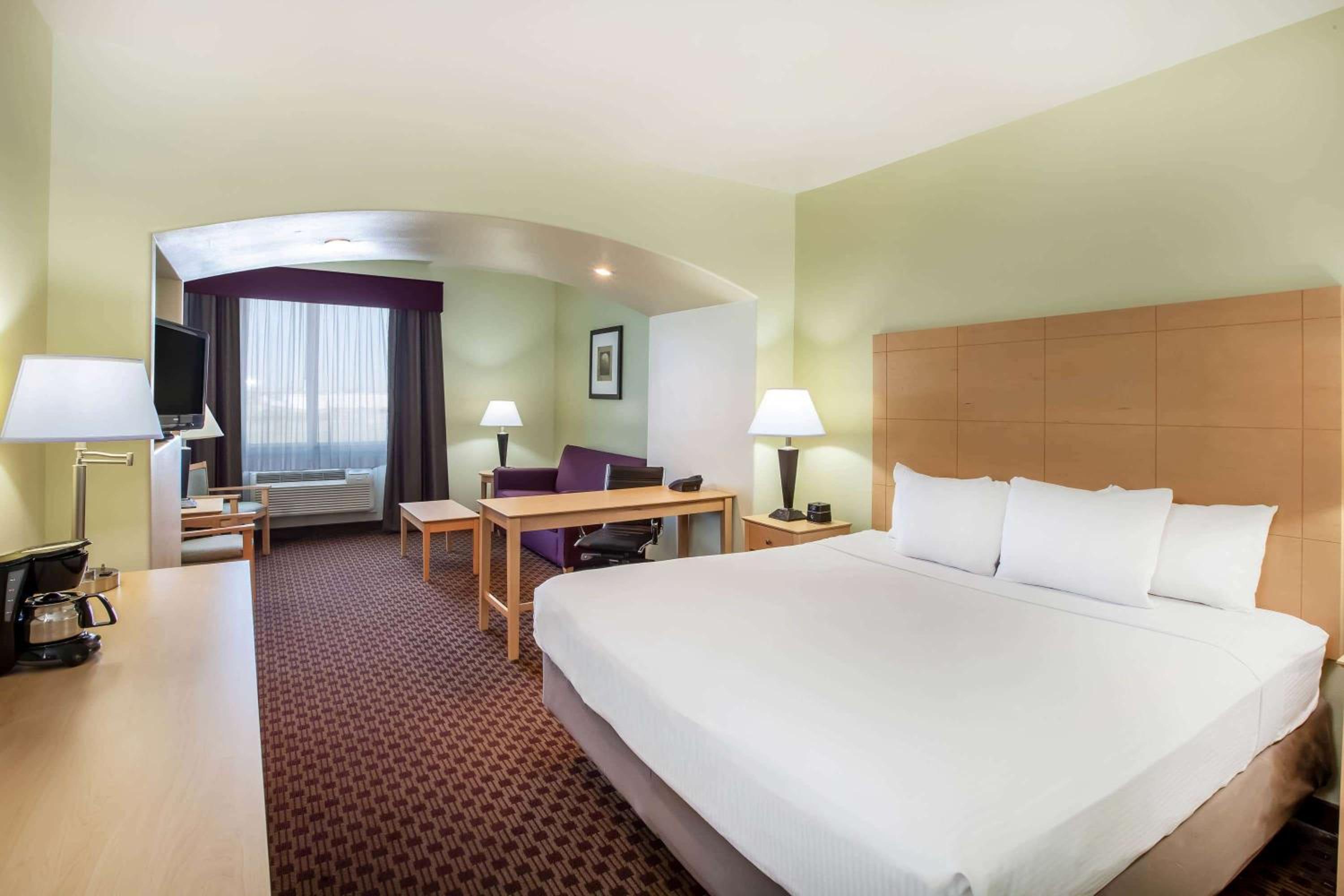 Executive King Room - Photo 2