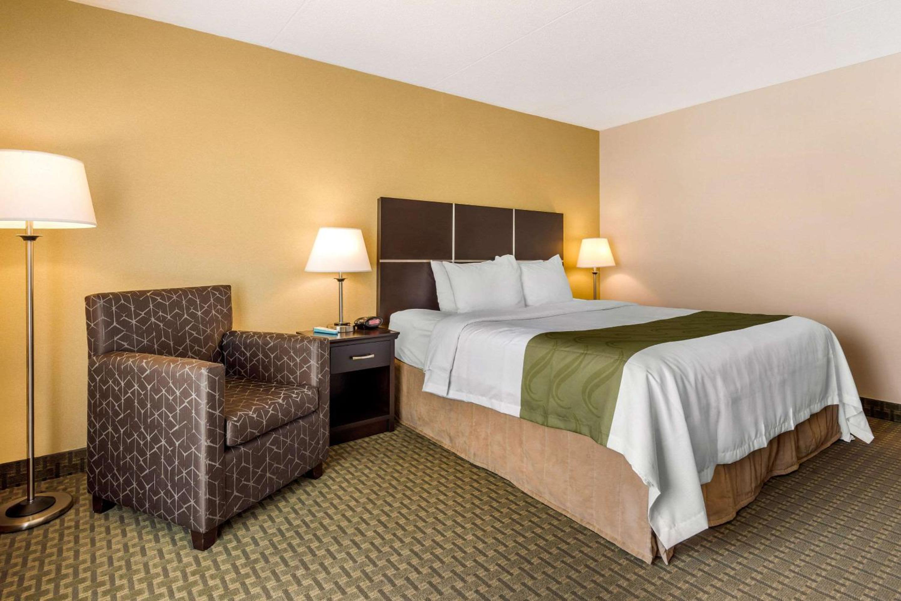 King Room - Non-Smoking - Photo 5