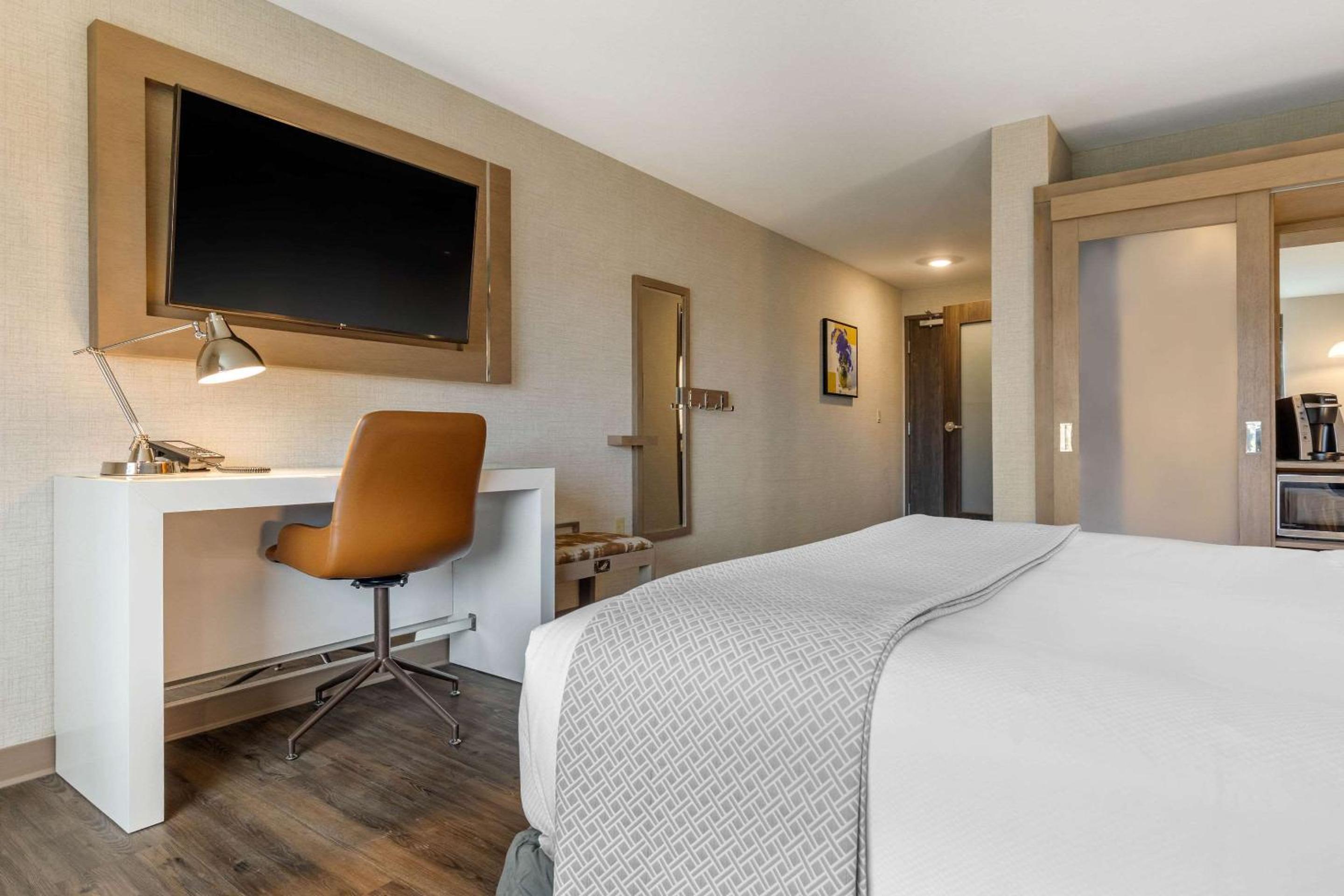 King Room - Disability Access/Non-Smoking - Photo 10