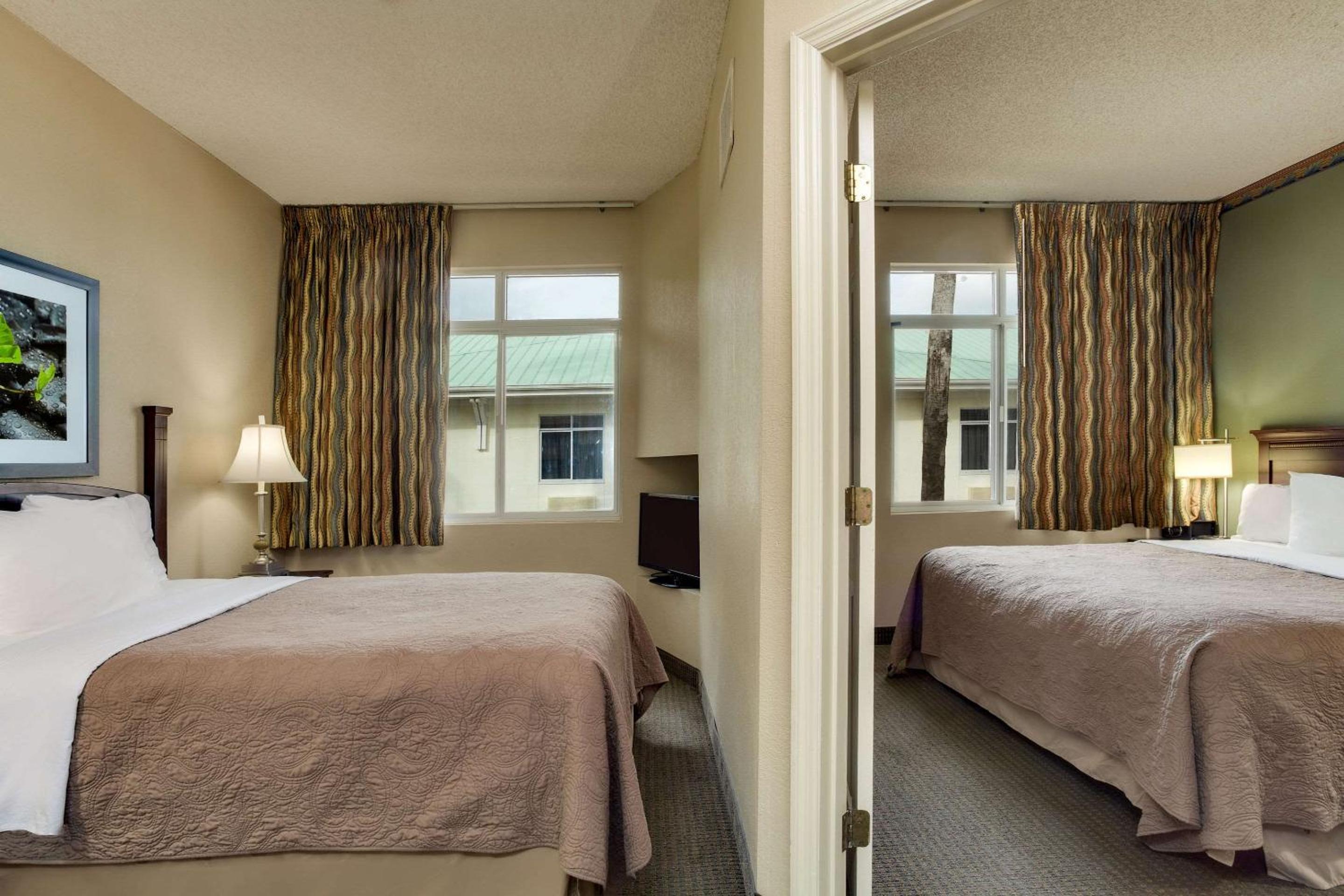 Queen Suite with Sofa Bed - Non Smoking - Photo 3