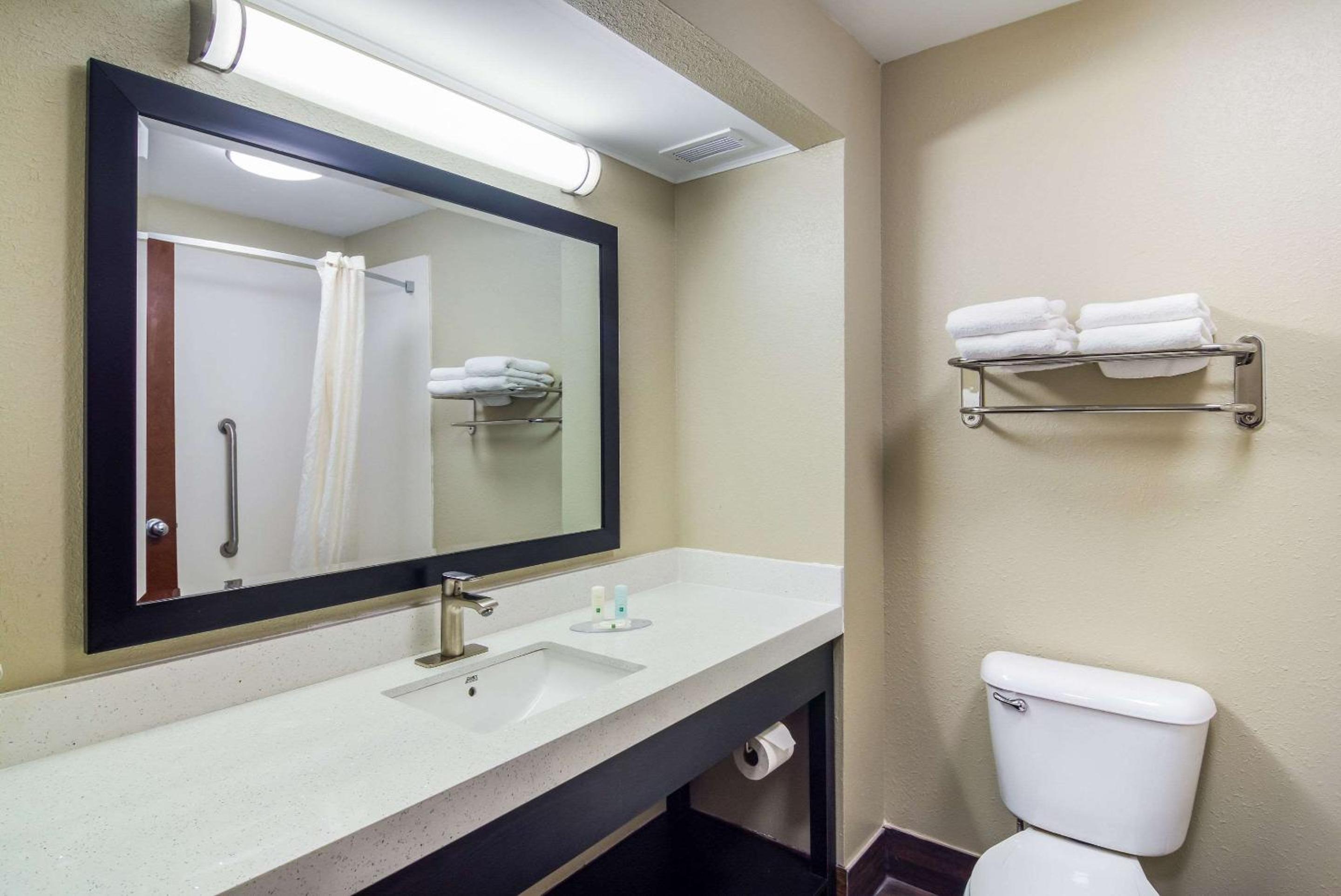 Double Room with Two Double Beds - Non-Smoking - Photo 2