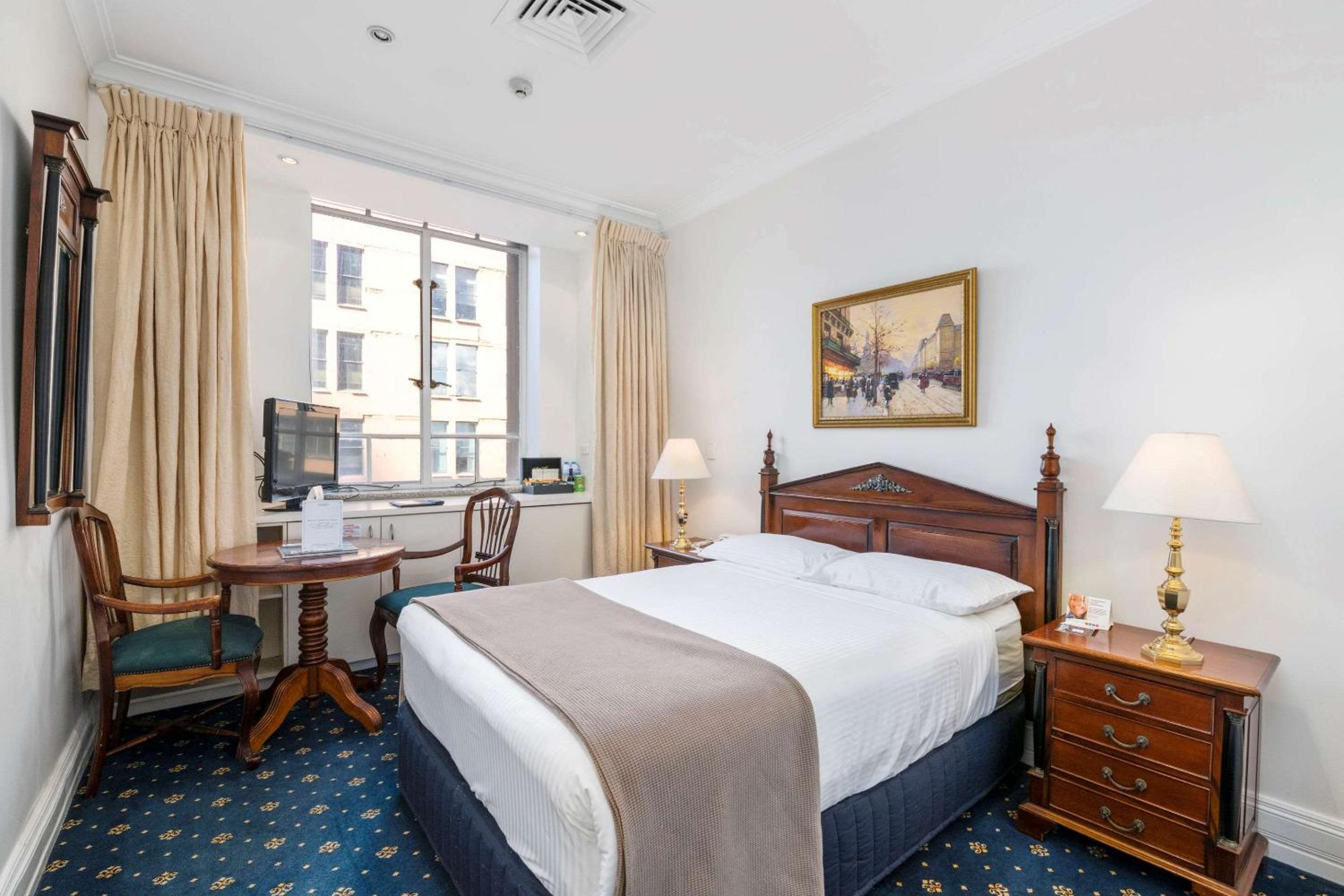 Deluxe Queen Room - Free Wifi thumbnail 5