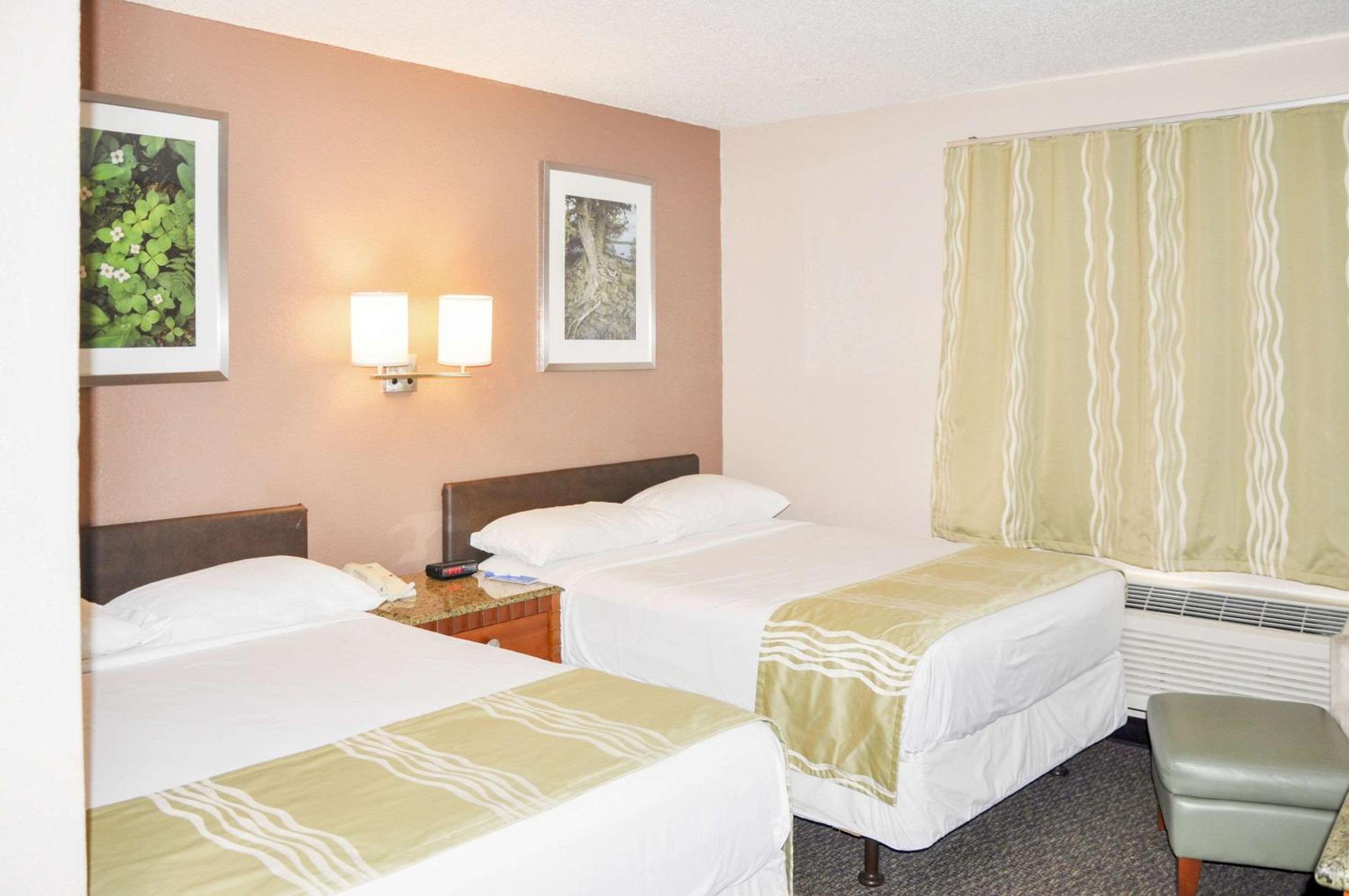 Double Room With Two Double Beds - Non-Smoking photo 1