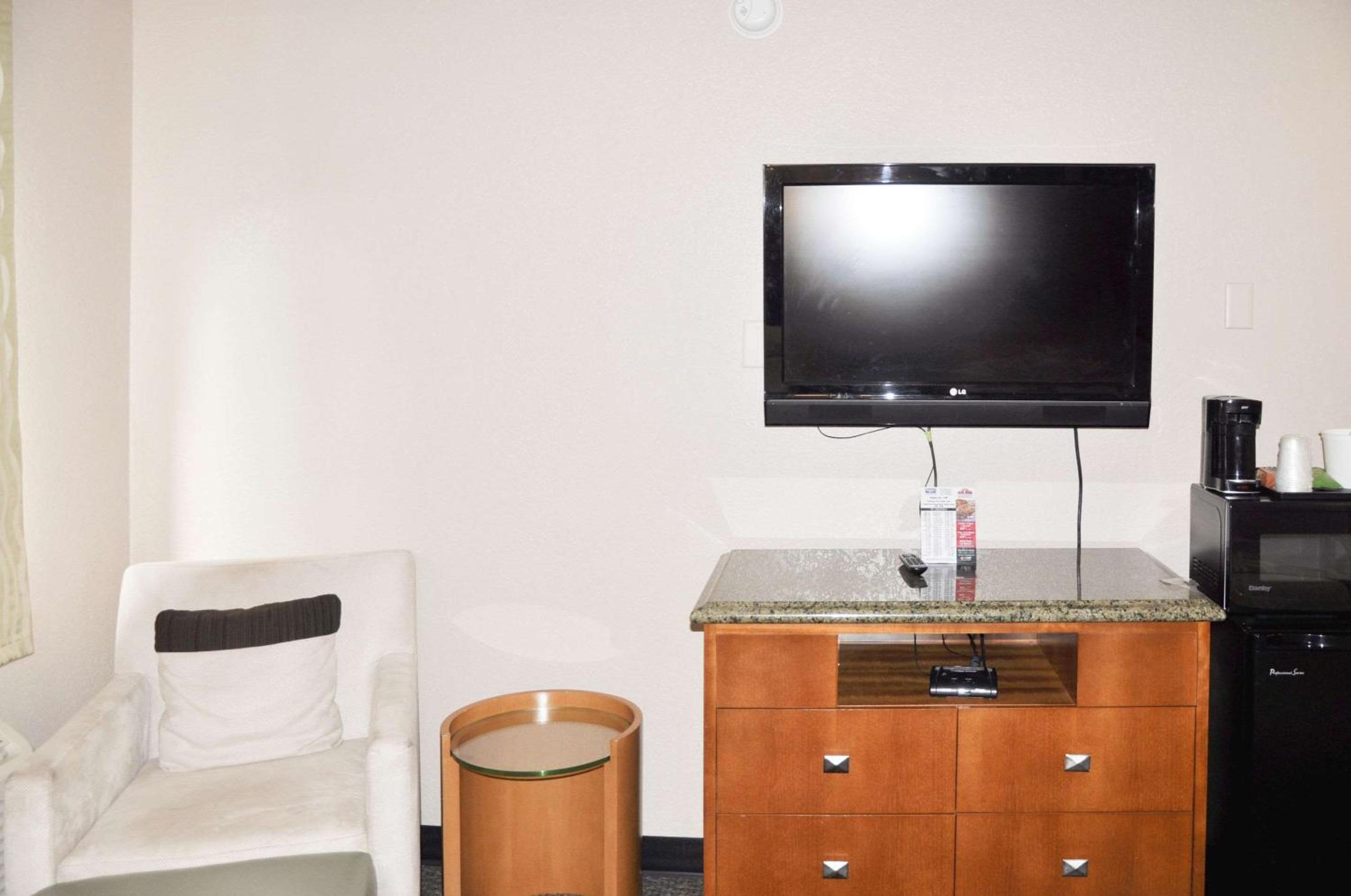 Double Room With Two Double Beds - Non-Smoking photo 2