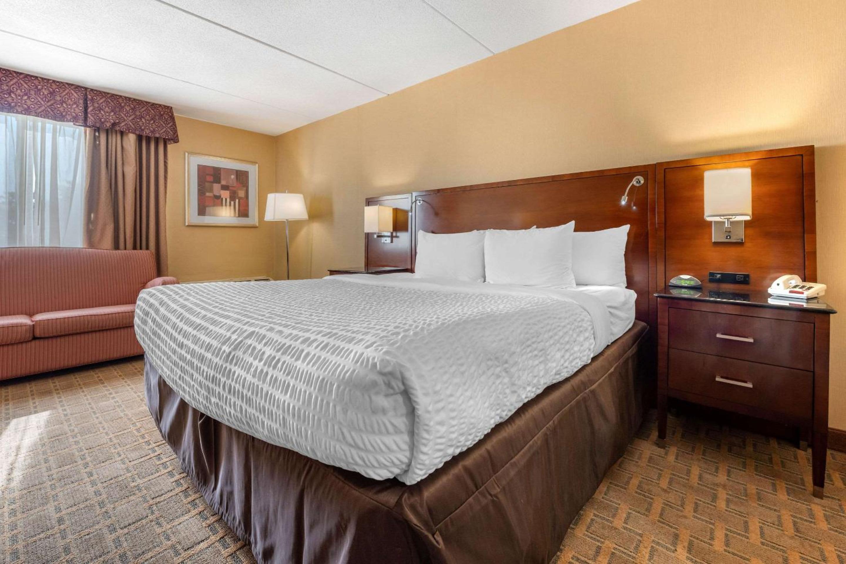 King Room - Non-Smoking - Photo 1