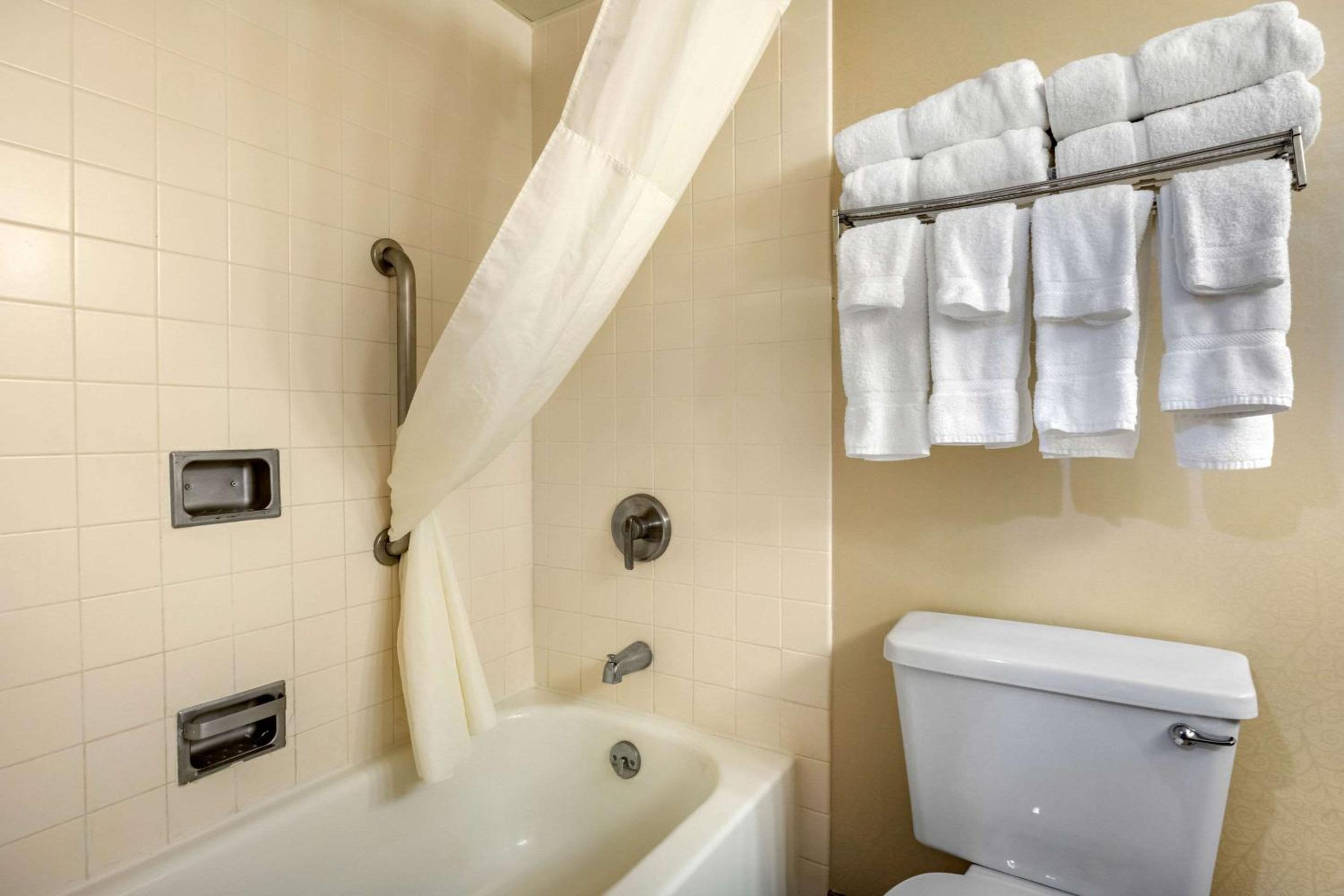 King Room - Non-Smoking - Photo 5