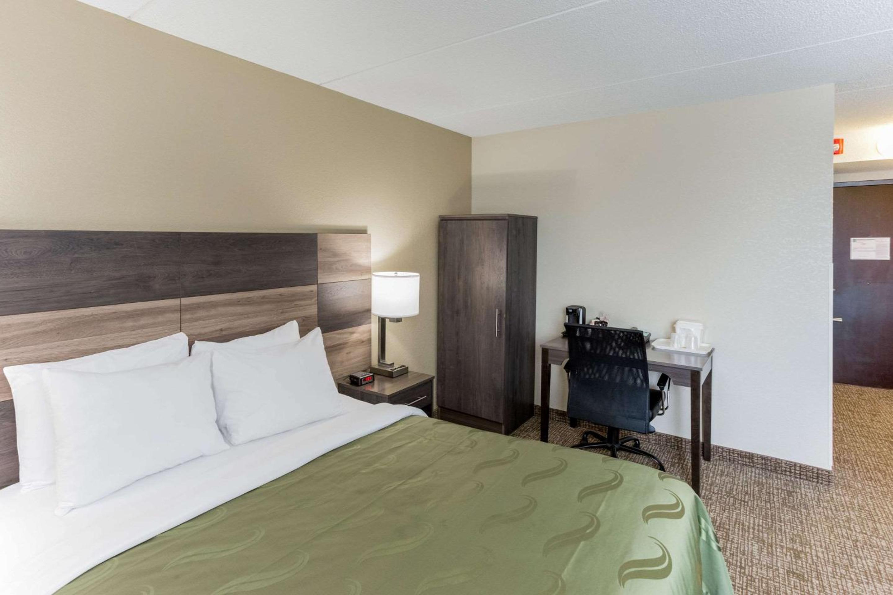 Queen Room - Accessible/Non-Smoking