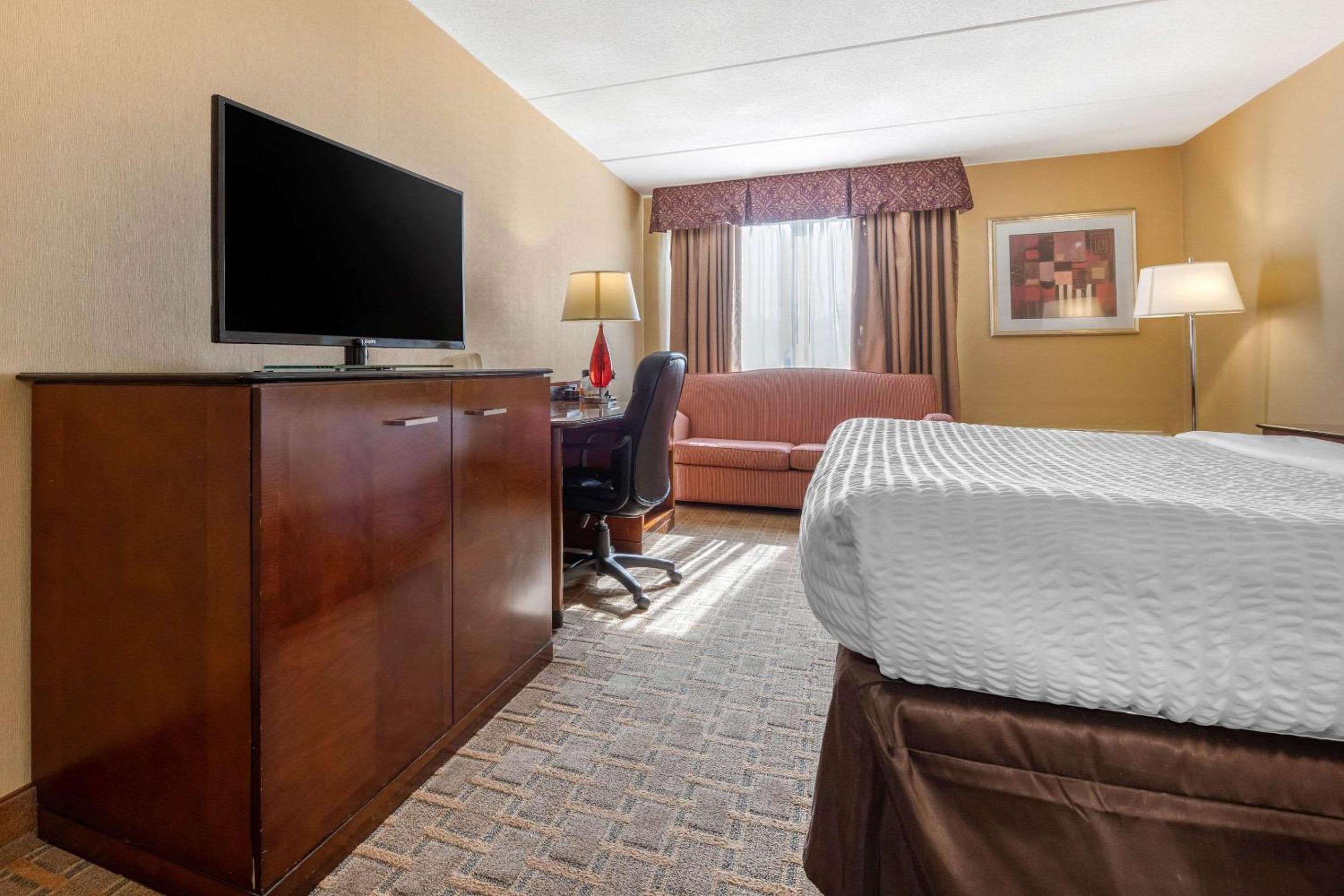 King Room - Non-Smoking - Photo 3