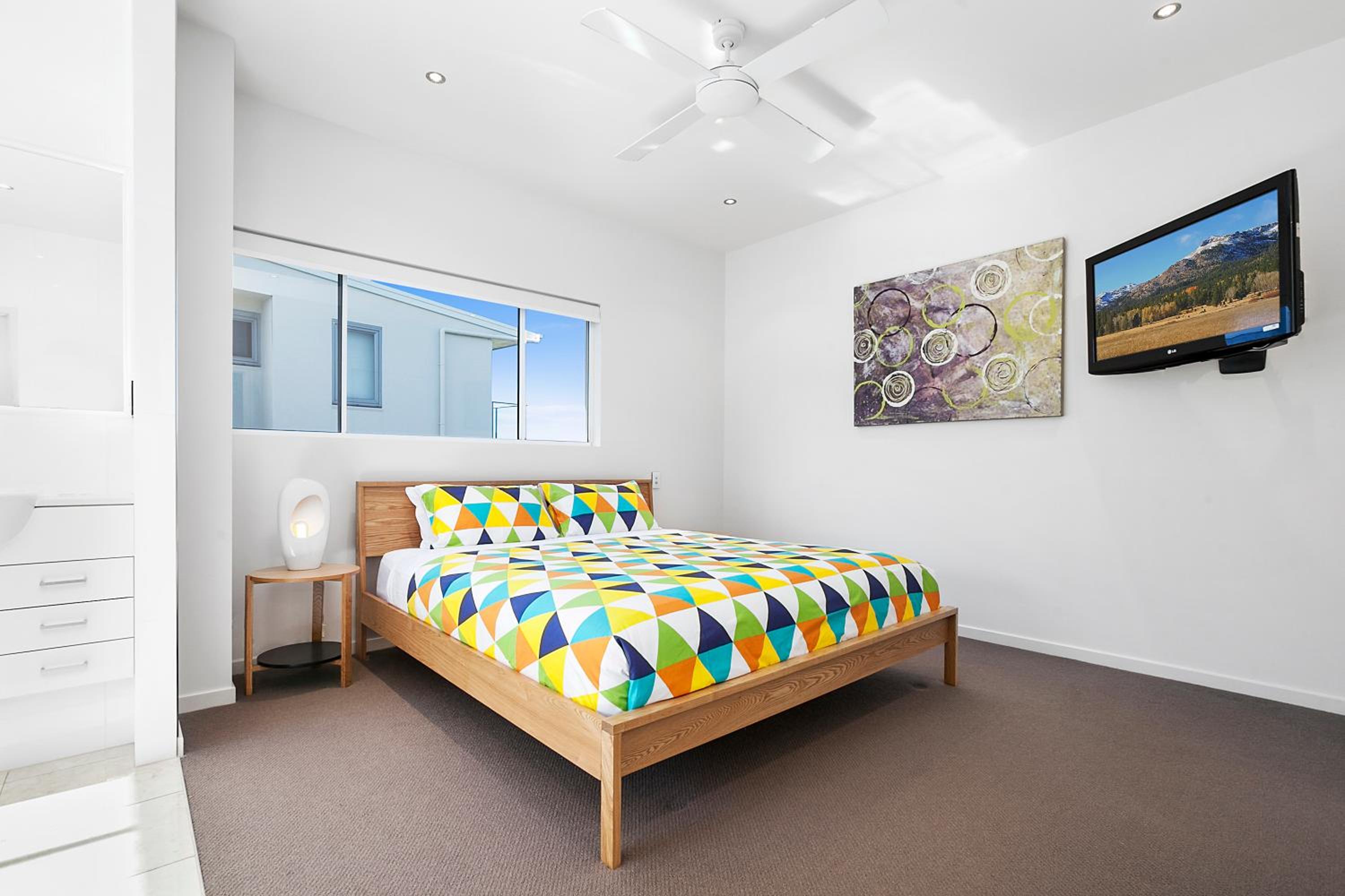 Three-Bedroom Apartment photo 2