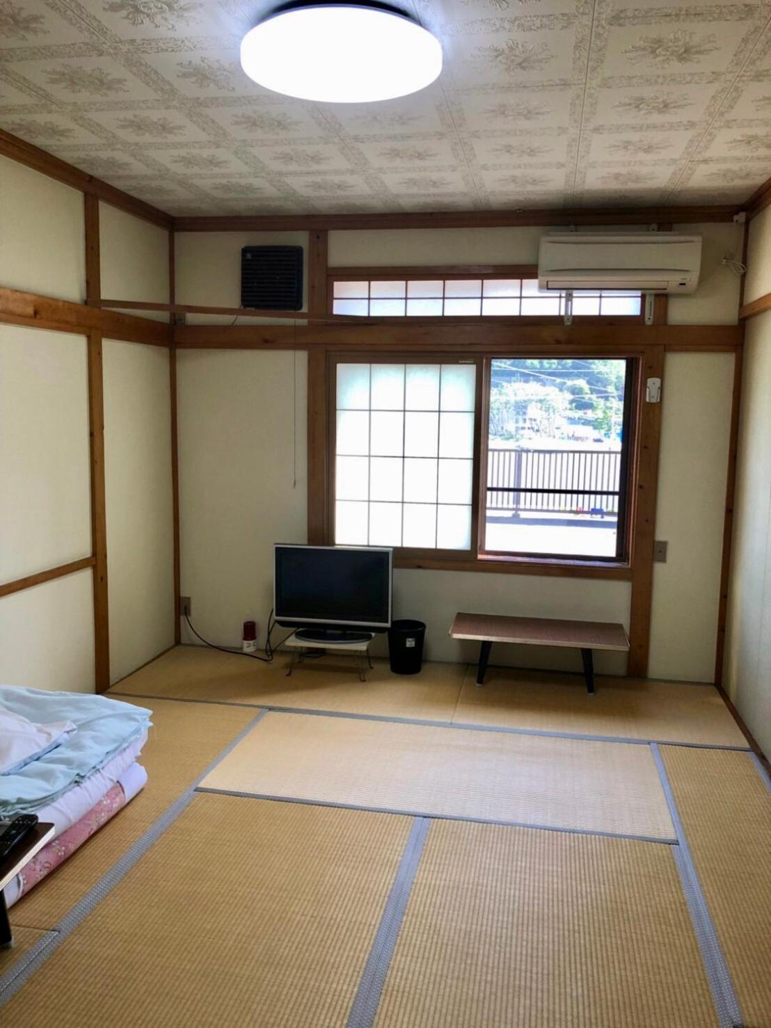 Standard Double or Twin Room - Photo 9