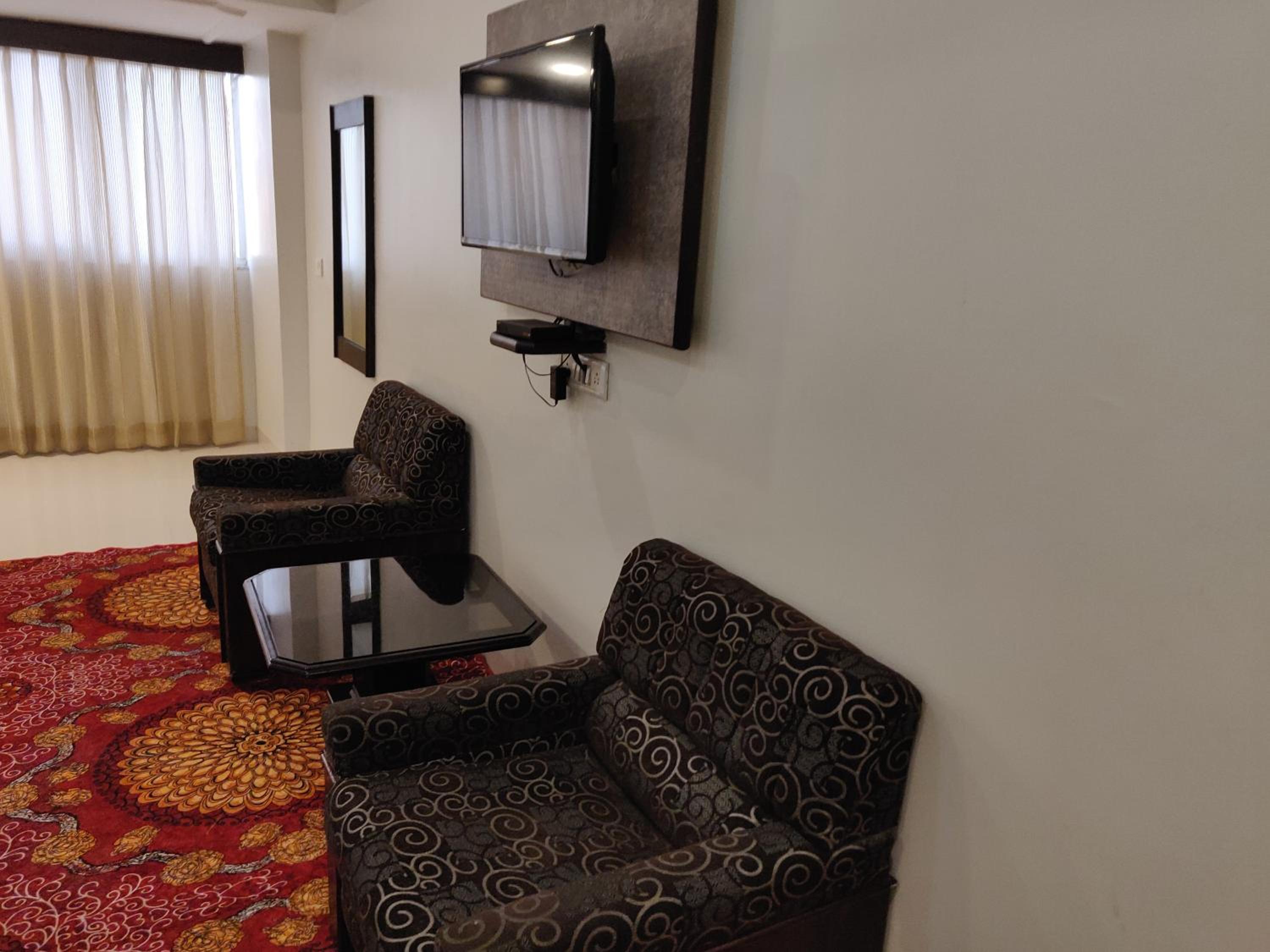 Superior Family Room photo 2