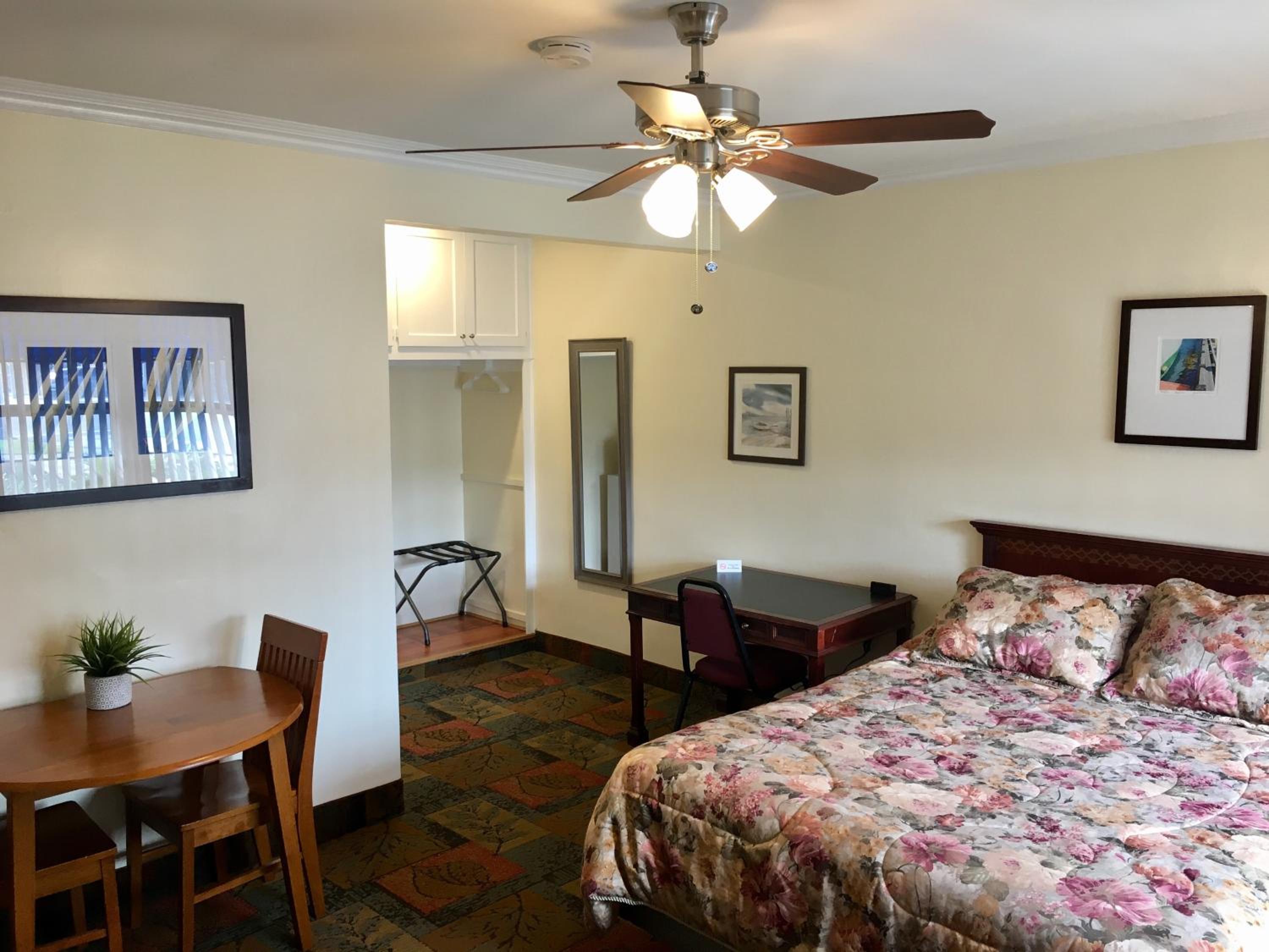 Deluxe Queen Room - Photo 2