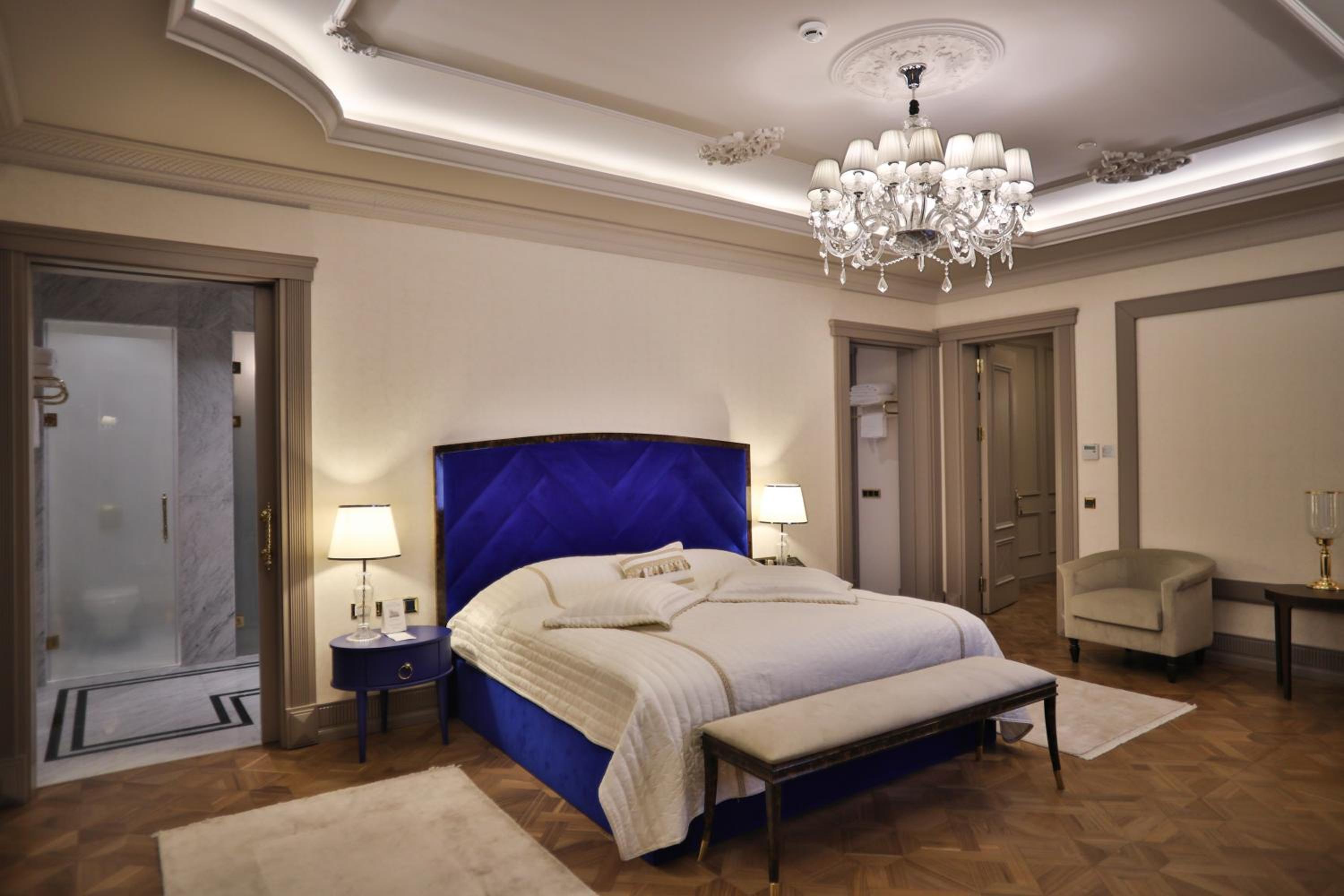Royal Residence thumbnail 6