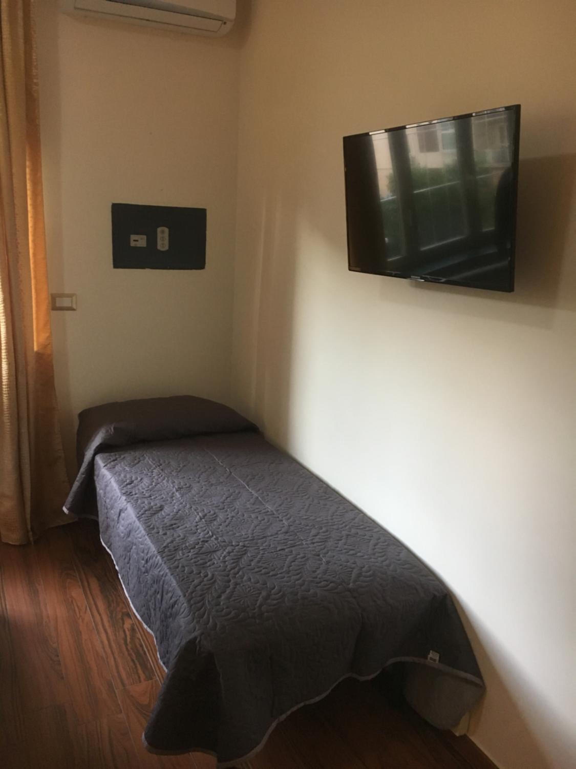 One-Bedroom House - Photo 4
