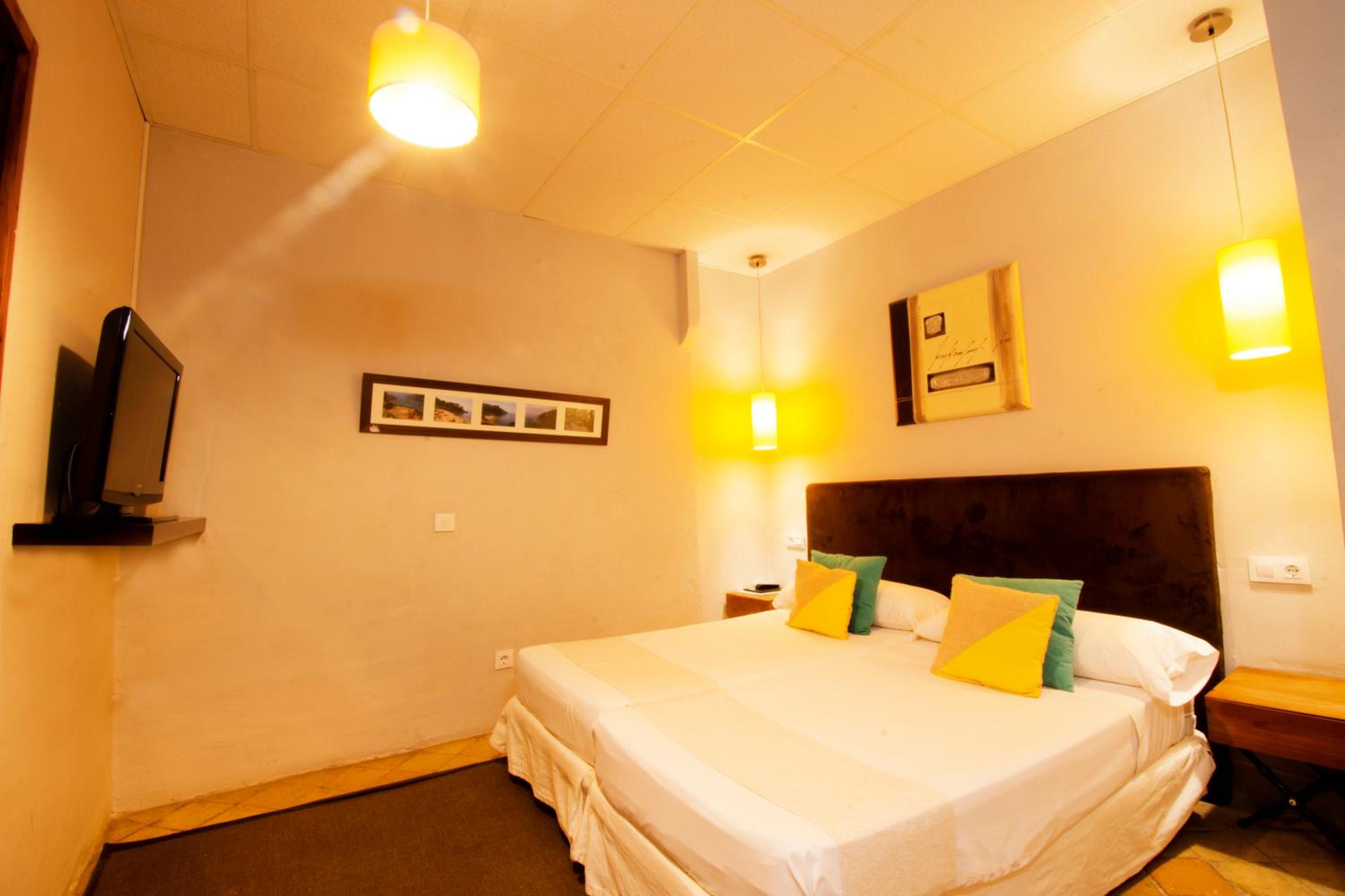 Standard Double Room - Photo 8