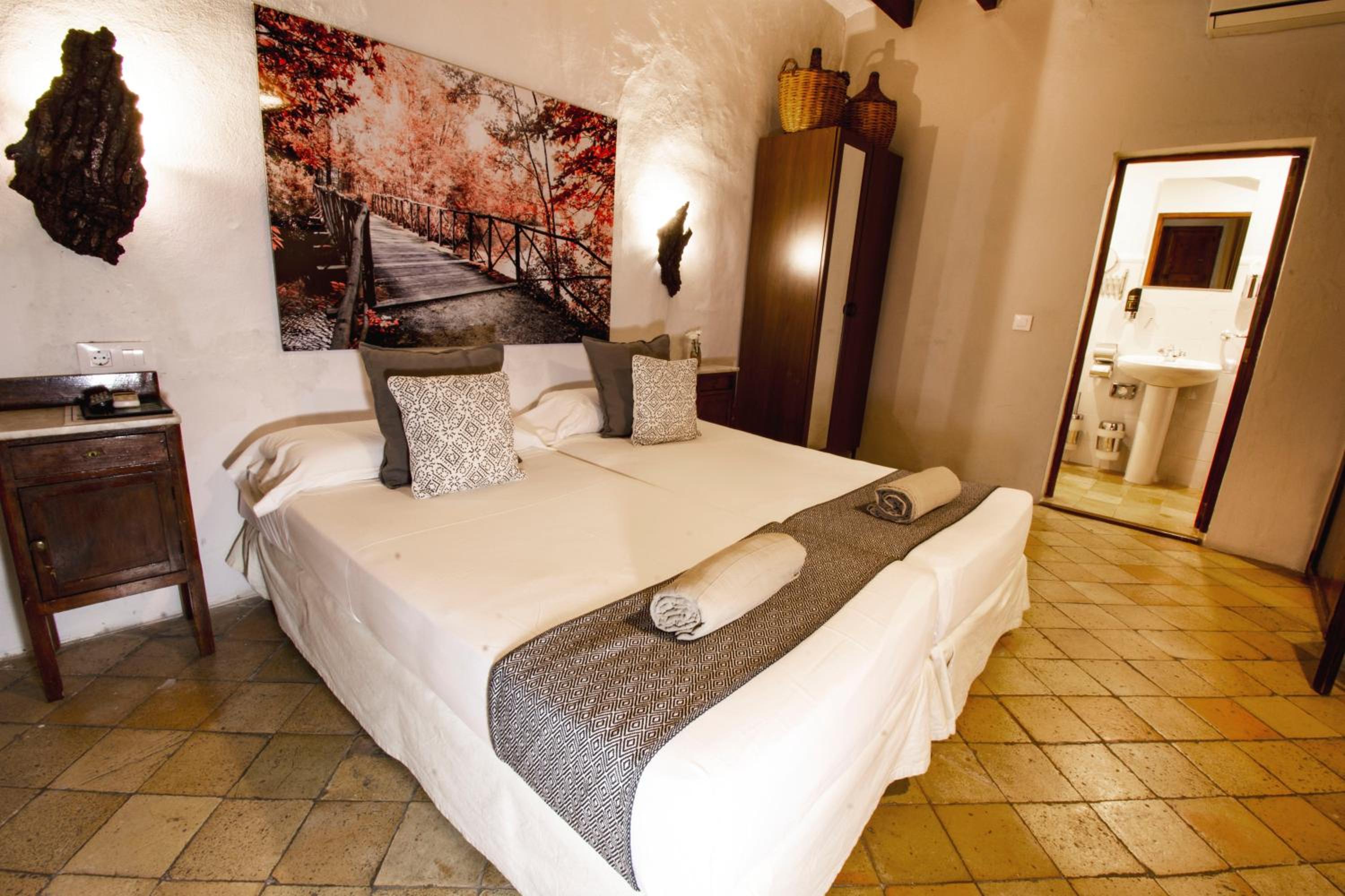 Standard Double Room - Photo 6