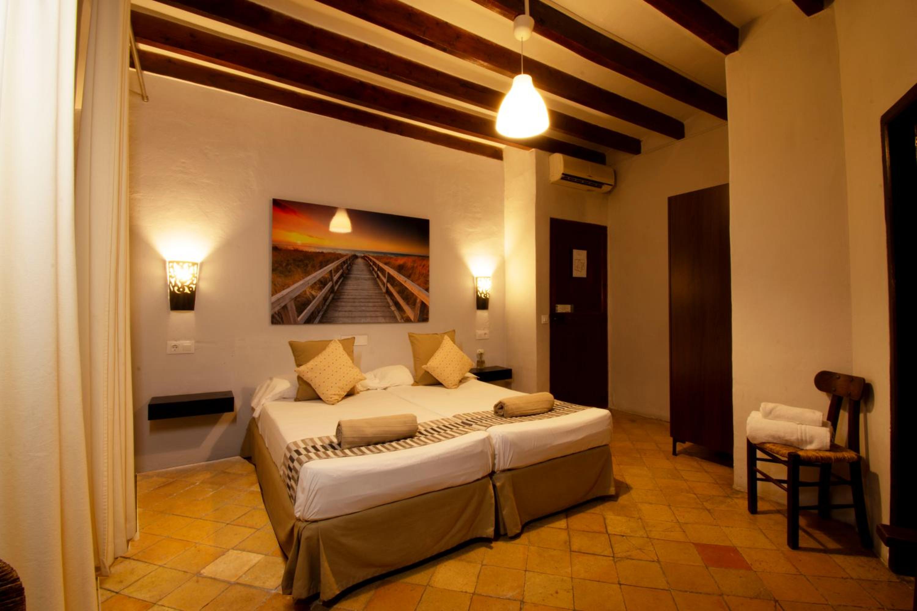 Standard Double Room - Photo 3