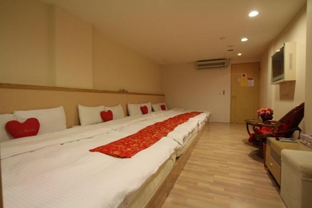 Superior King Suite for 8 people (No Window) photo 3