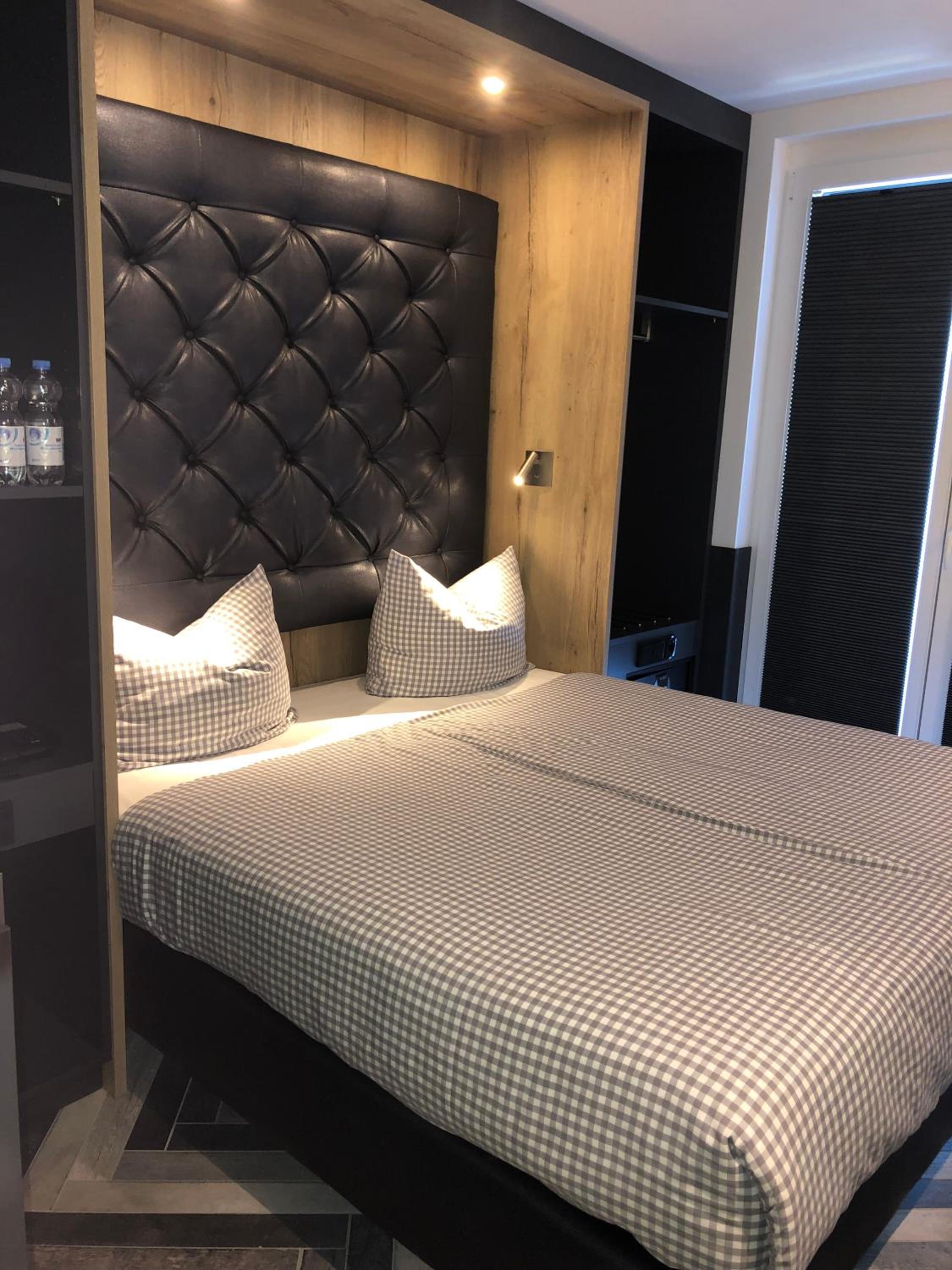 Double Room thumbnail 5
