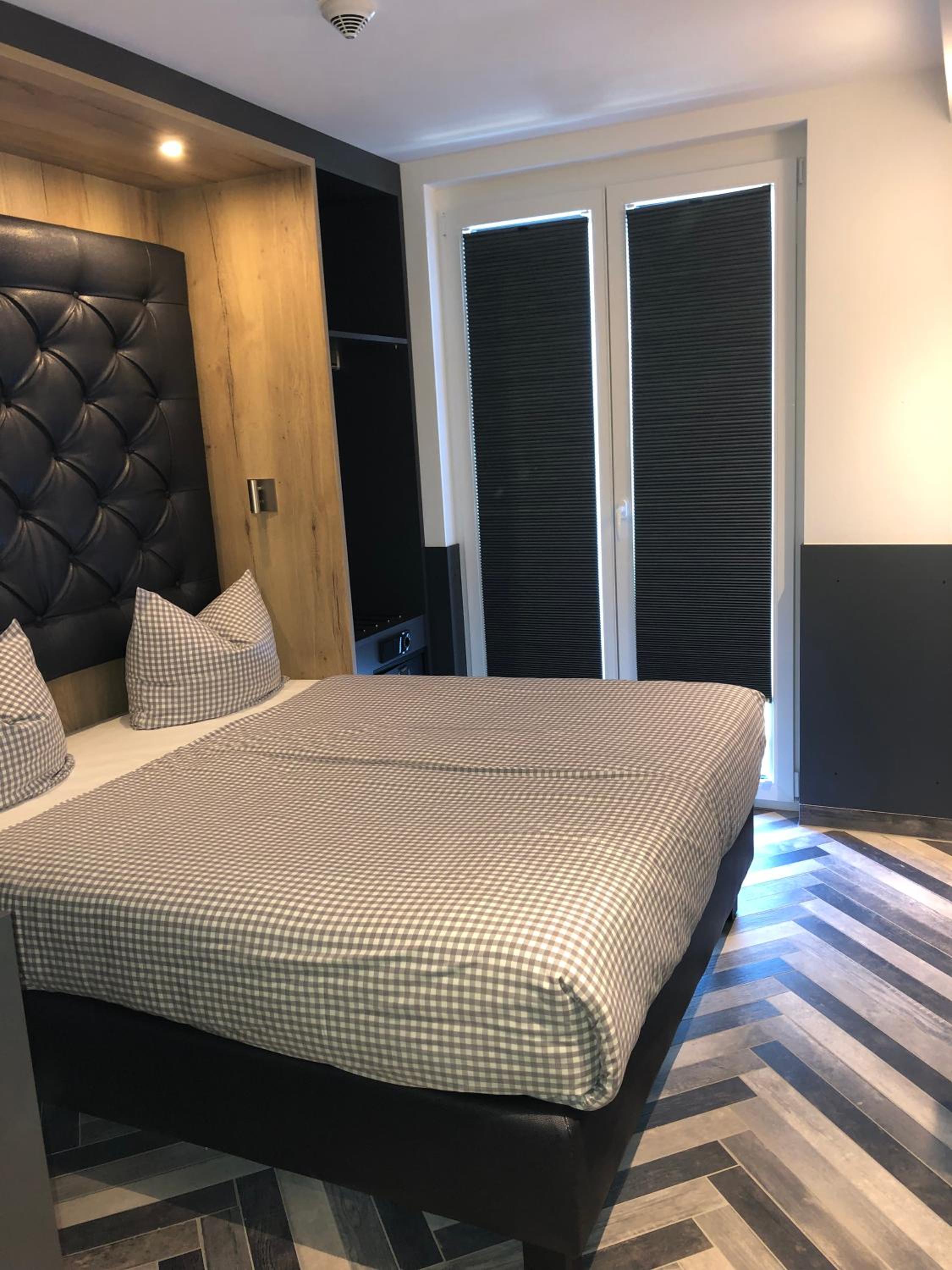 Double Room thumbnail 5