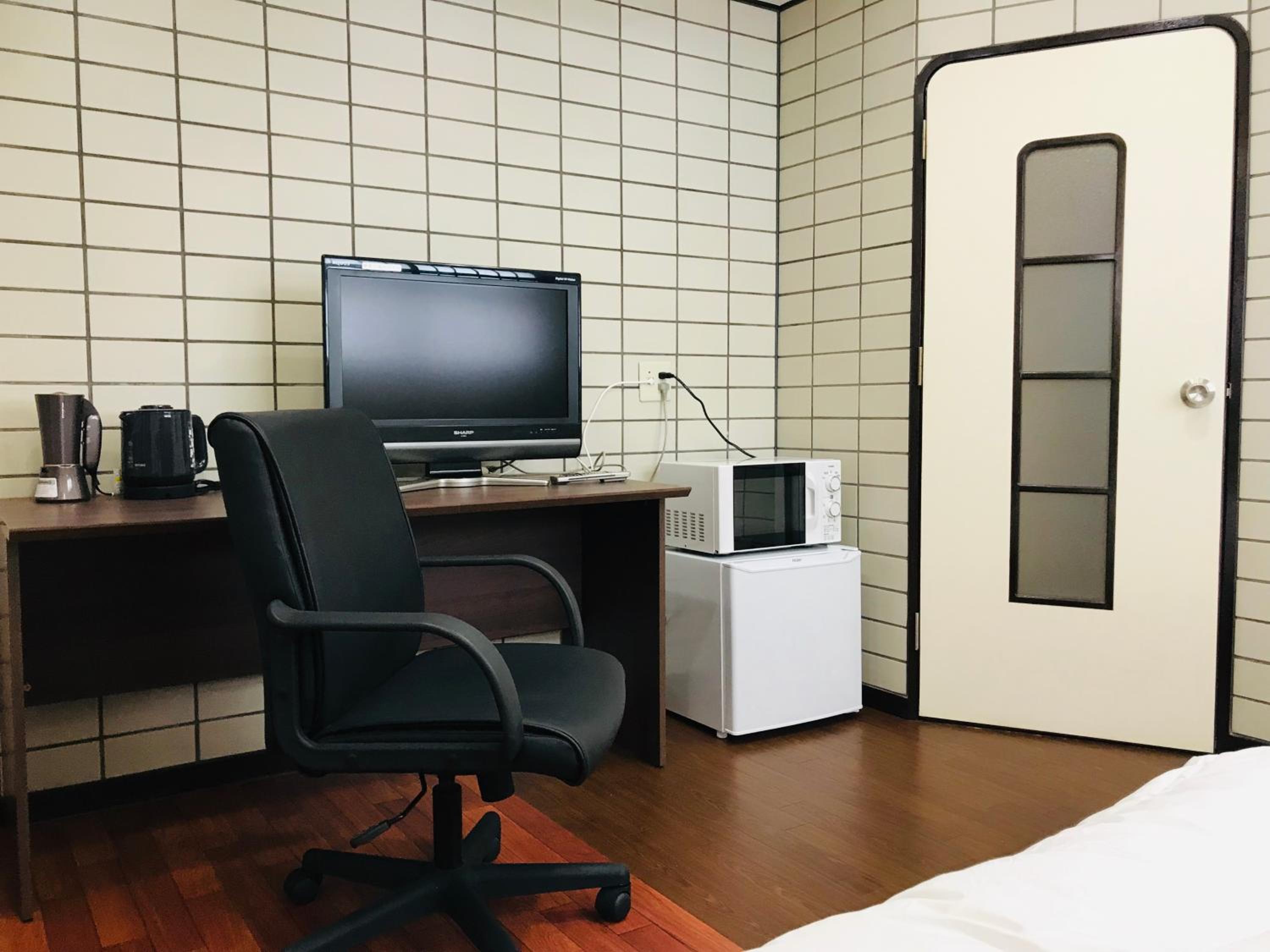 Twin Room with Bathroom - Photo 8