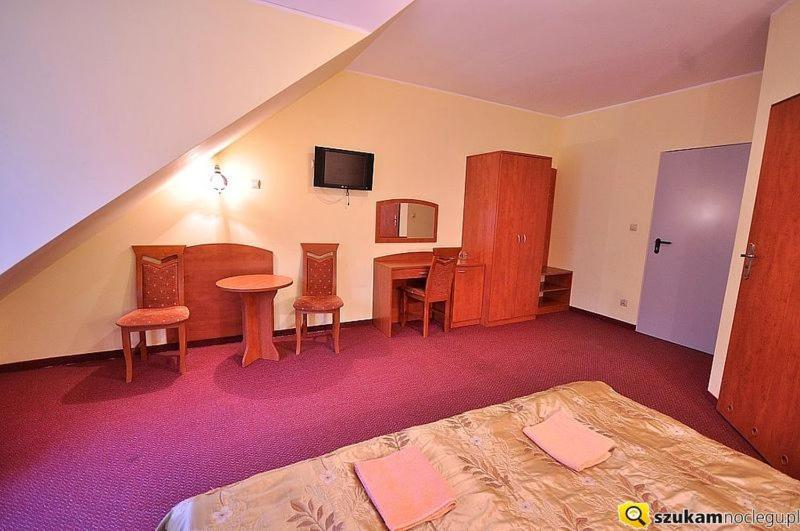 Double or Twin Room - Photo 2