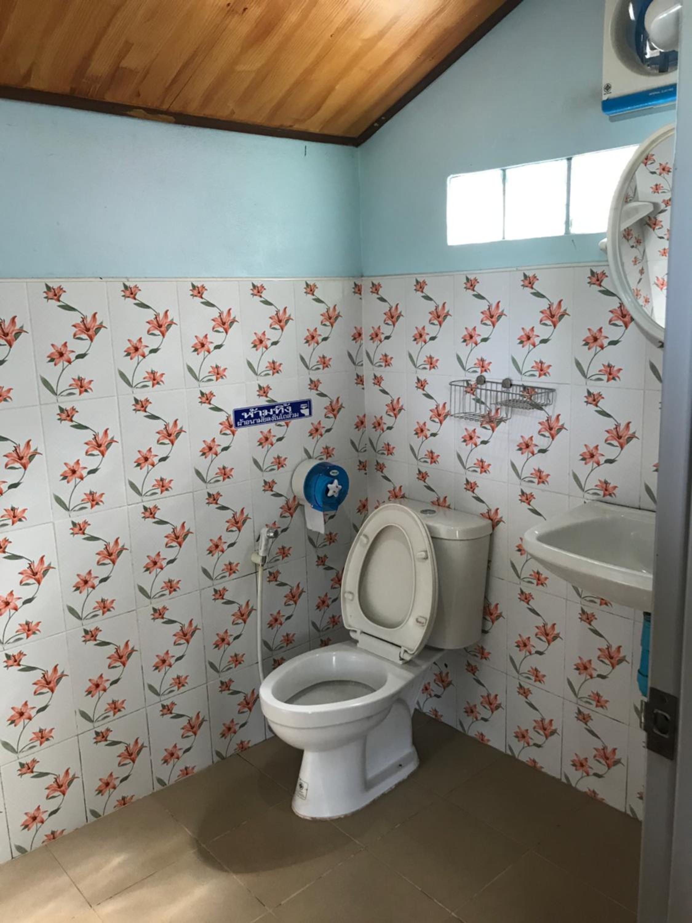 Twin Room with Balcony - Photo 12