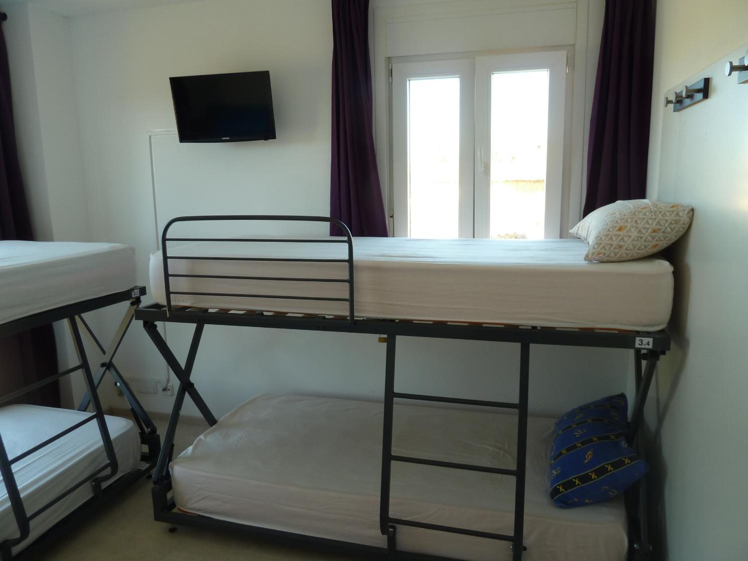 Single Bed in 10-Bed Dormitory Room photo 3