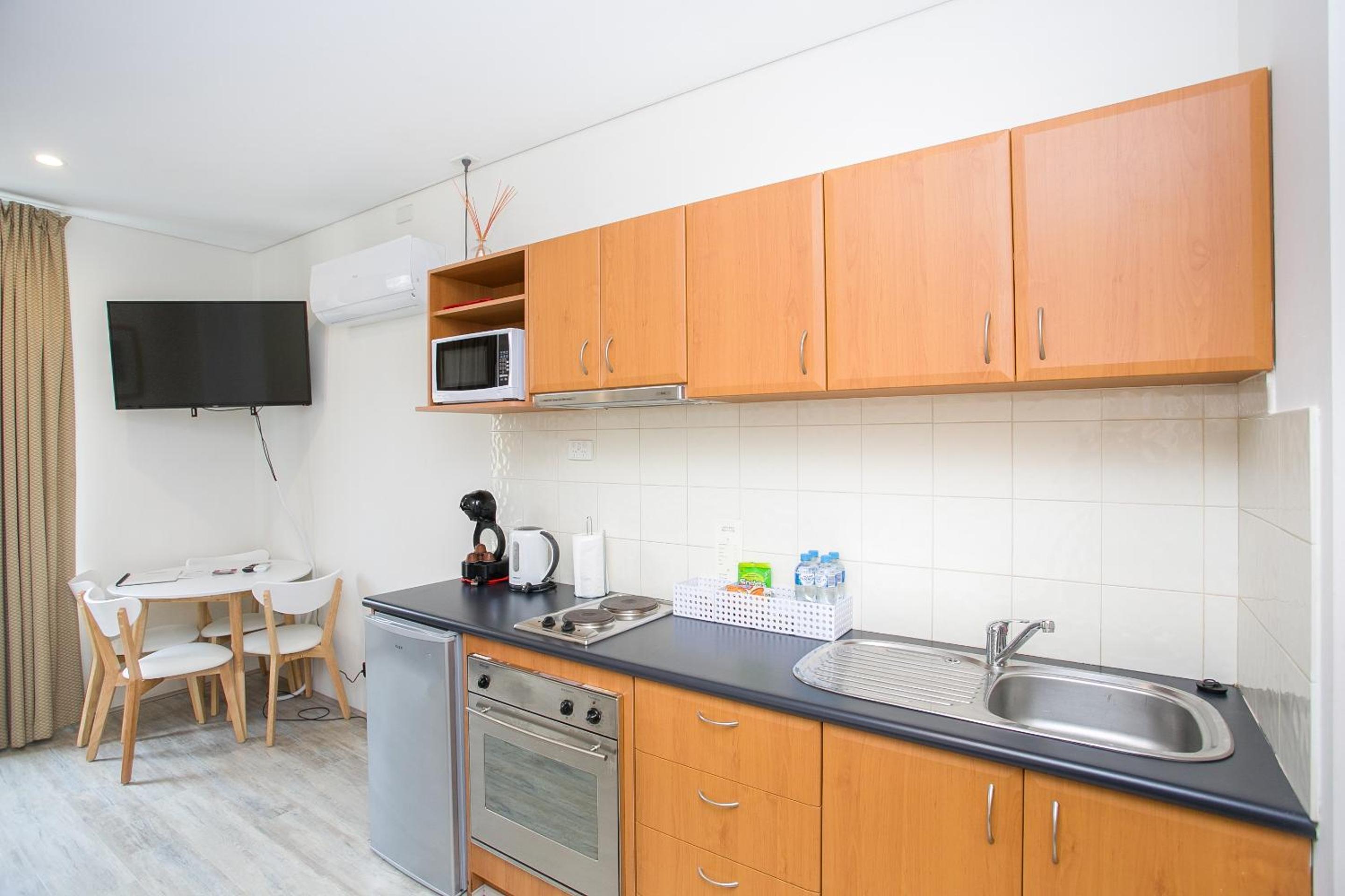 Studio Apartment - Photo 3