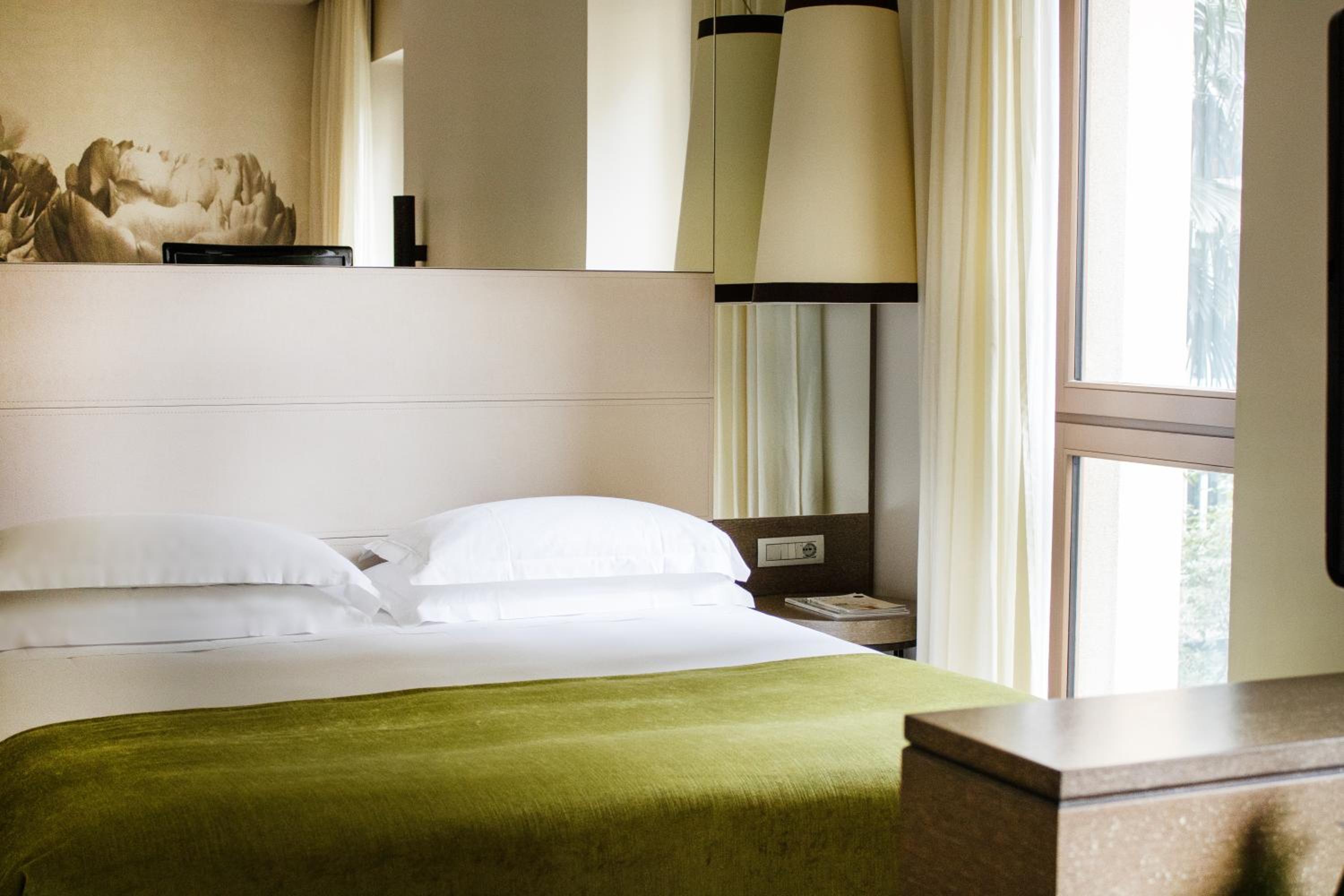 Triple Room thumbnail 5