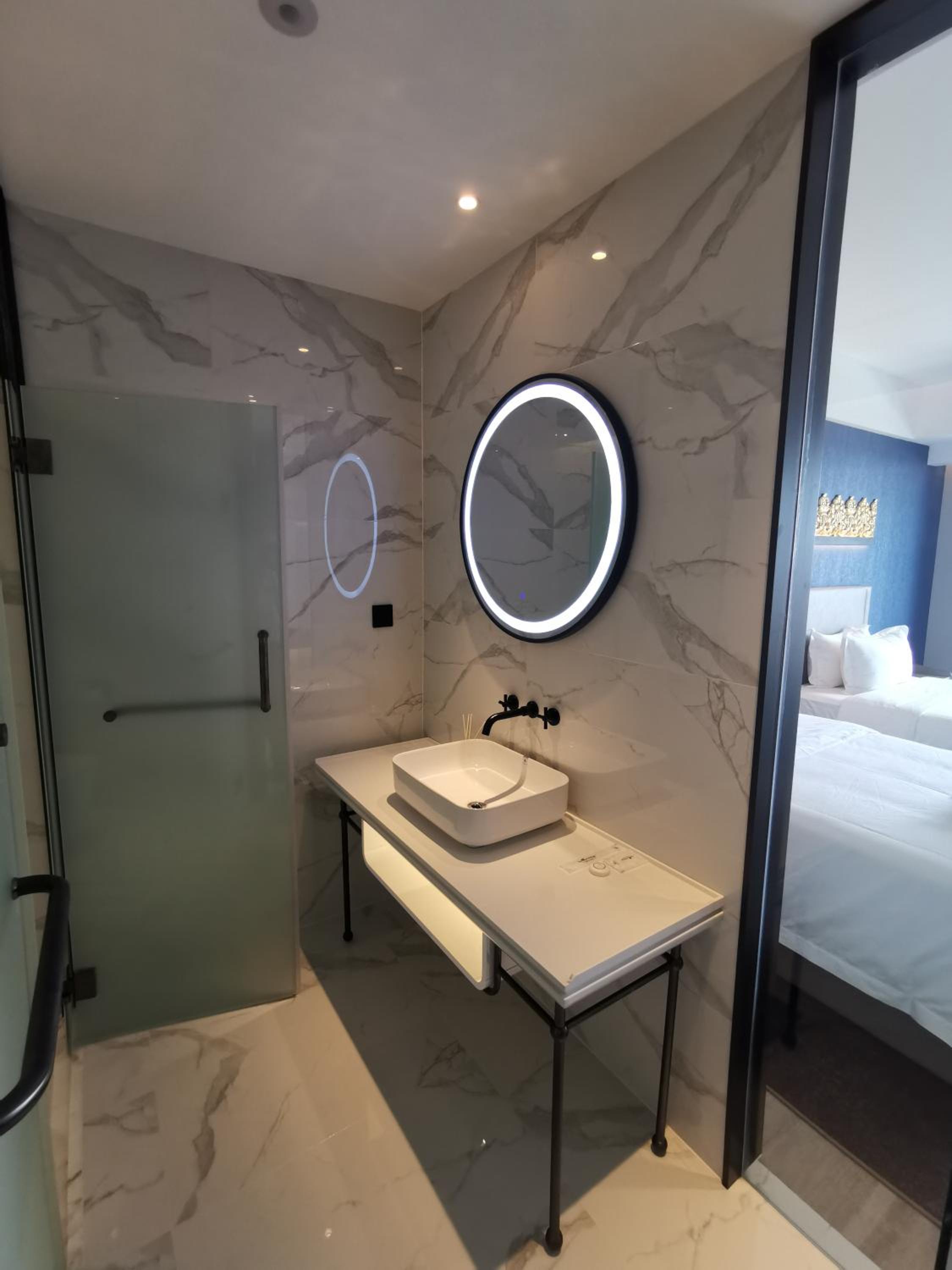 Deluxe Twin Room - Photo 8