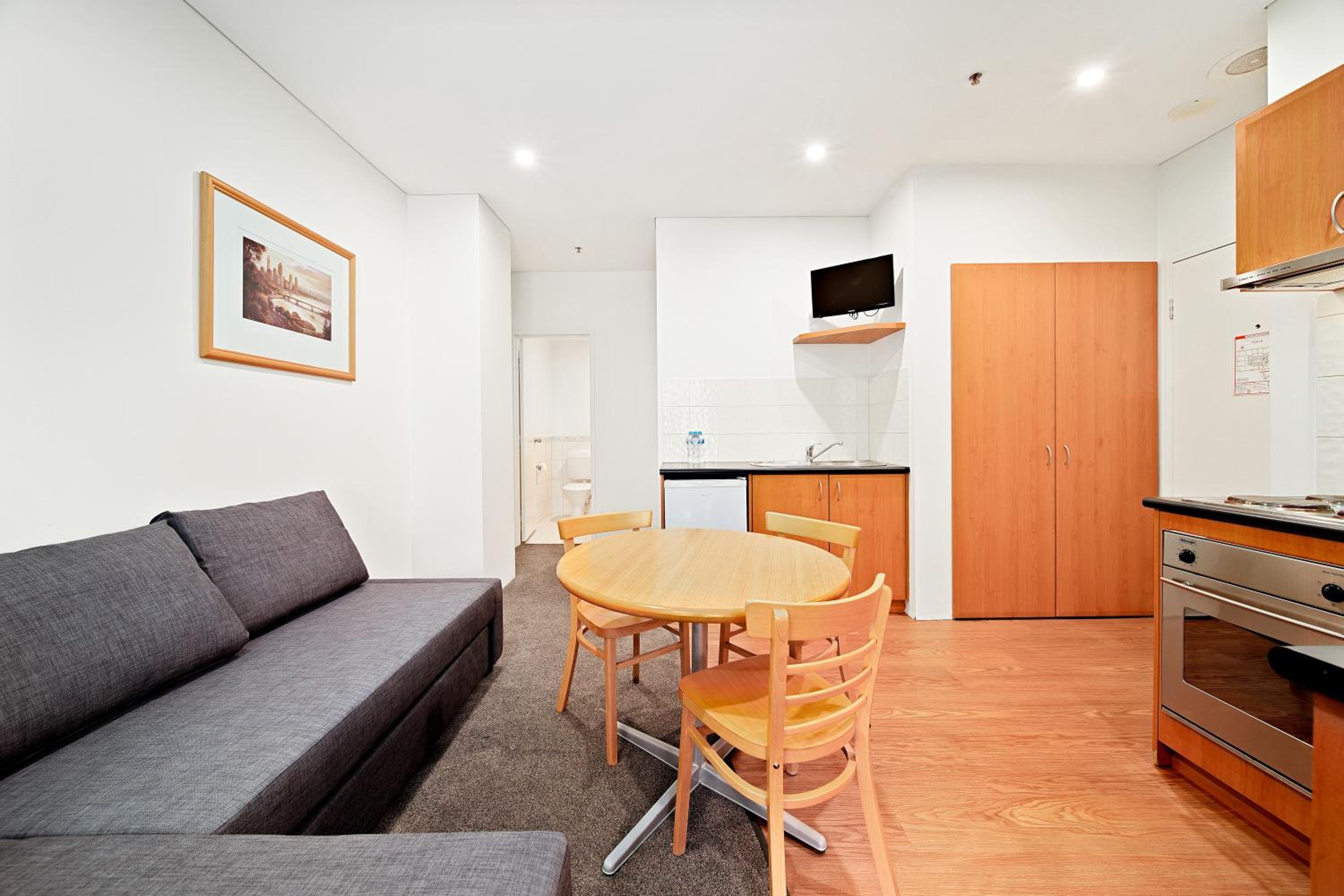 One-Bedroom Apartment - Photo 7