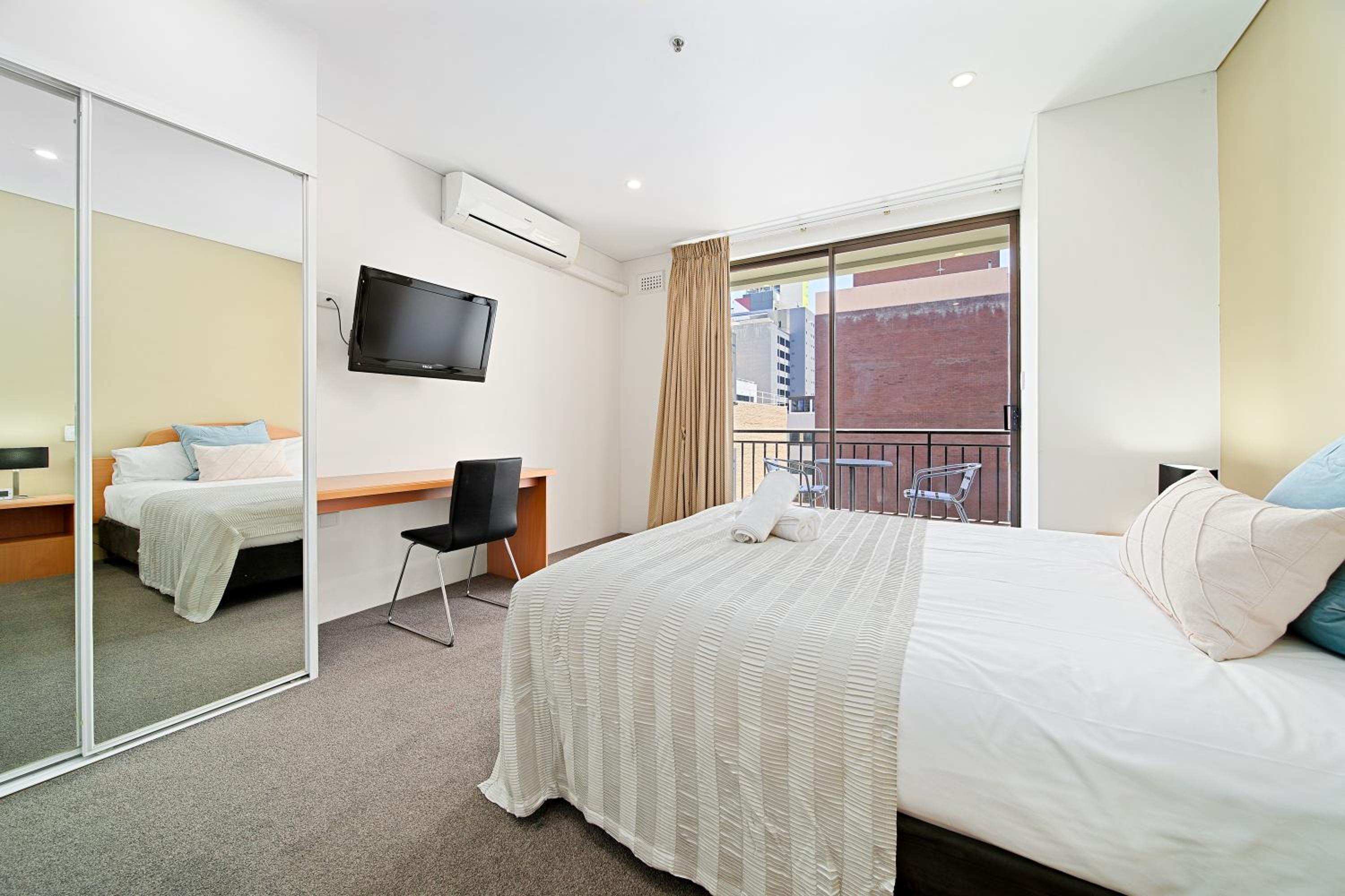 One-Bedroom Apartment - Photo 6