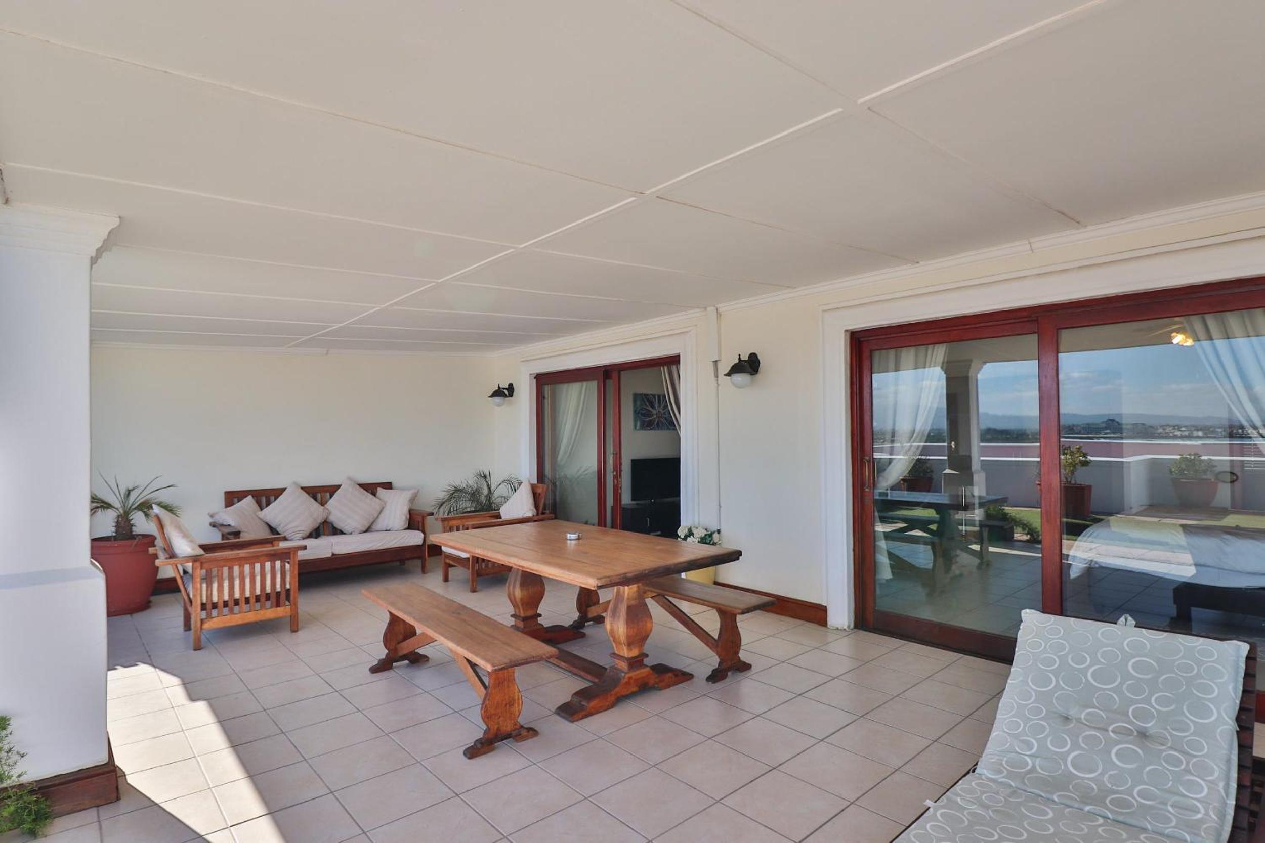 Penthouse Suite - 1 - Photo 3