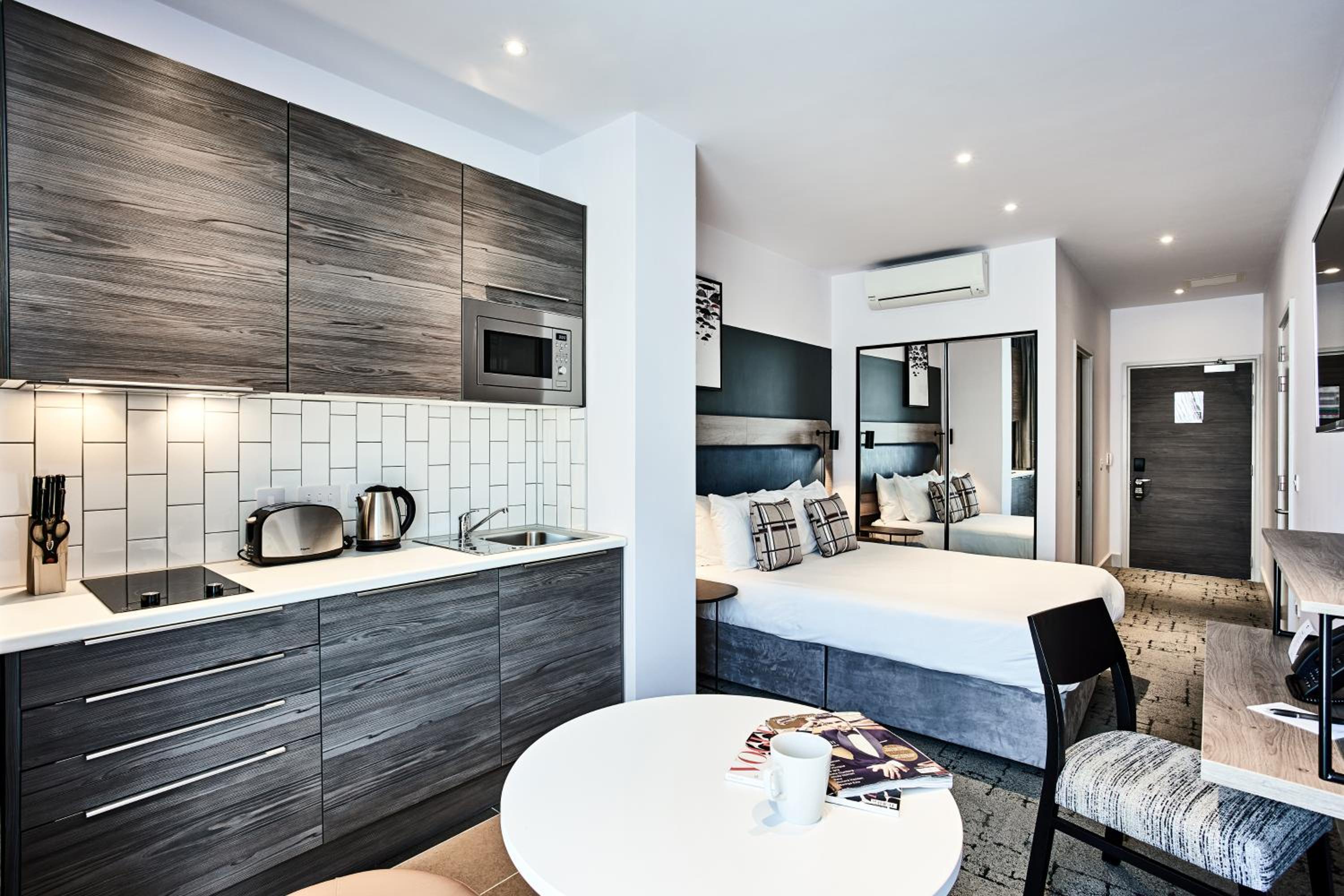 Studio Apartment photo 1