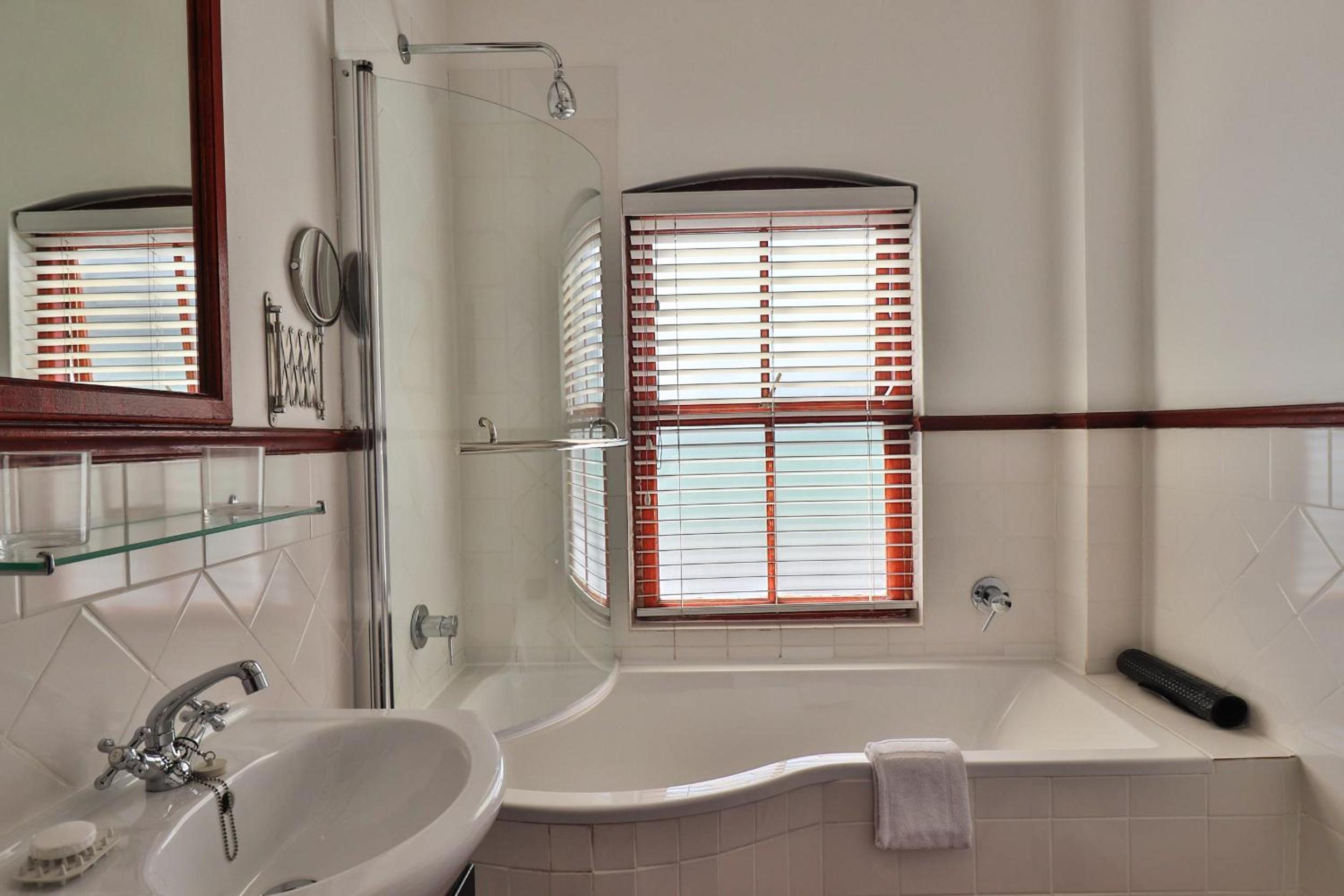 Double Room with Sea View - Photo 5
