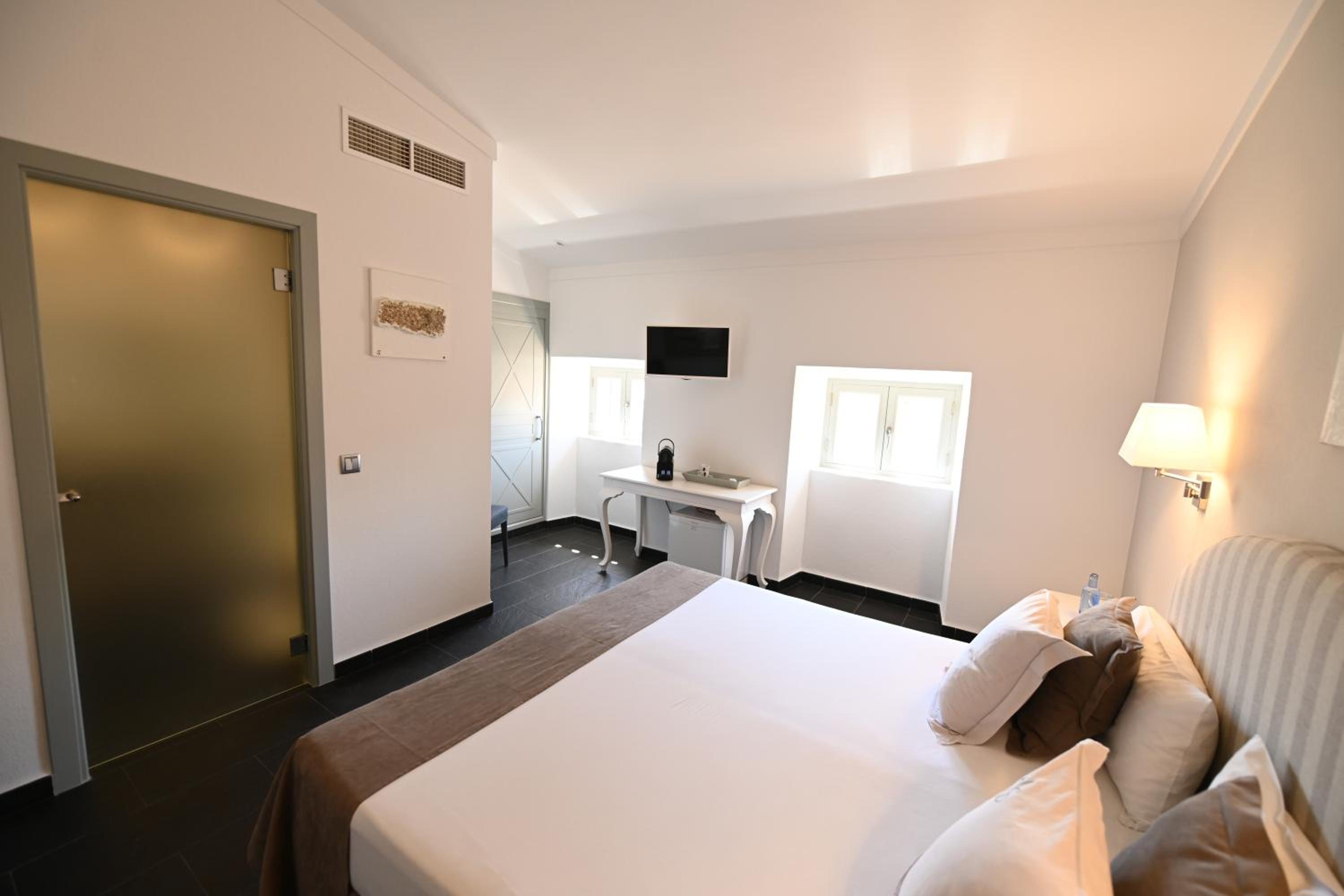Double Room with Private Bathroom photo 3