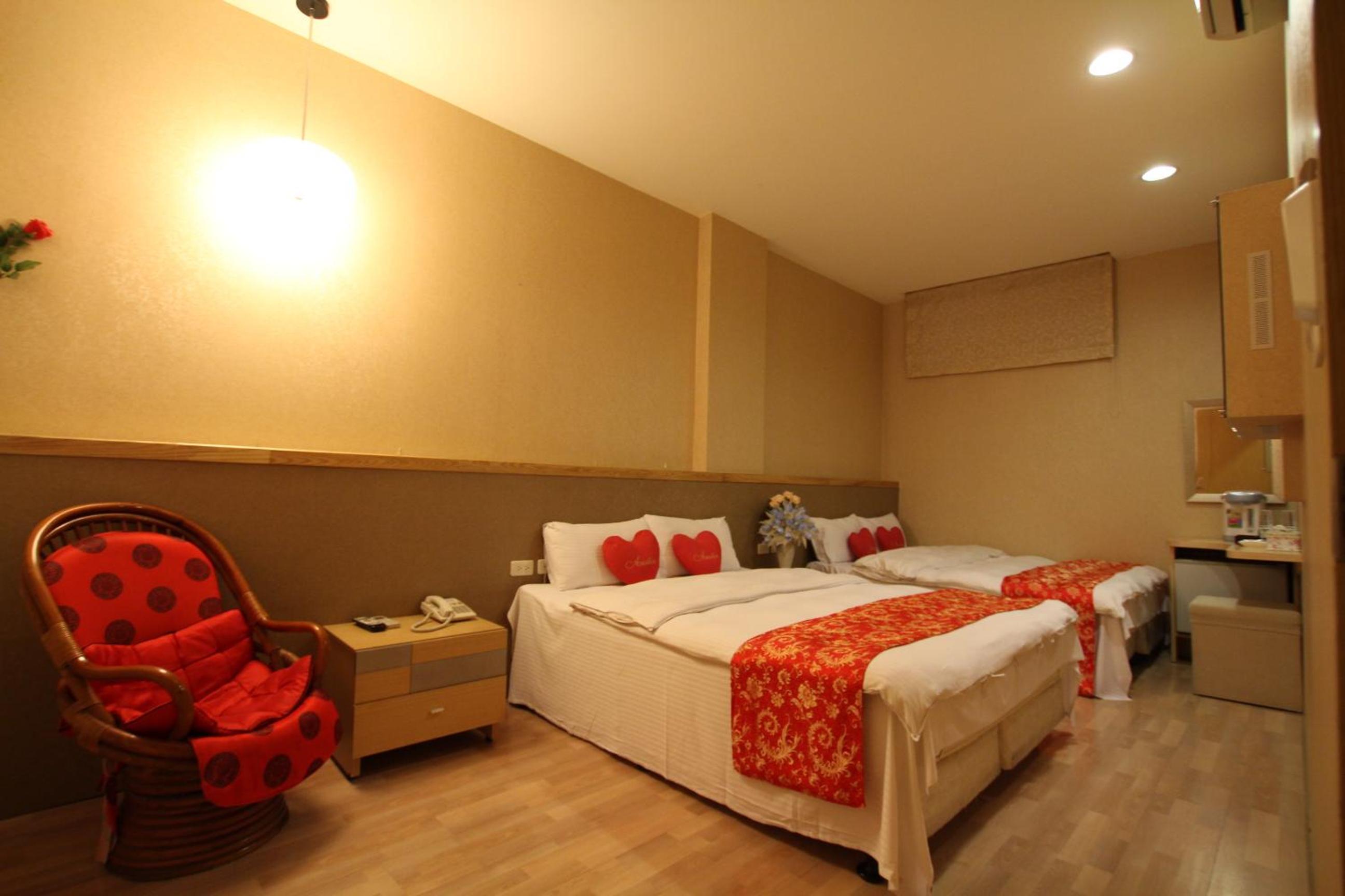 Special offer - Japanese-style no window Room for 3 people with Three Cable car tickets photo 1