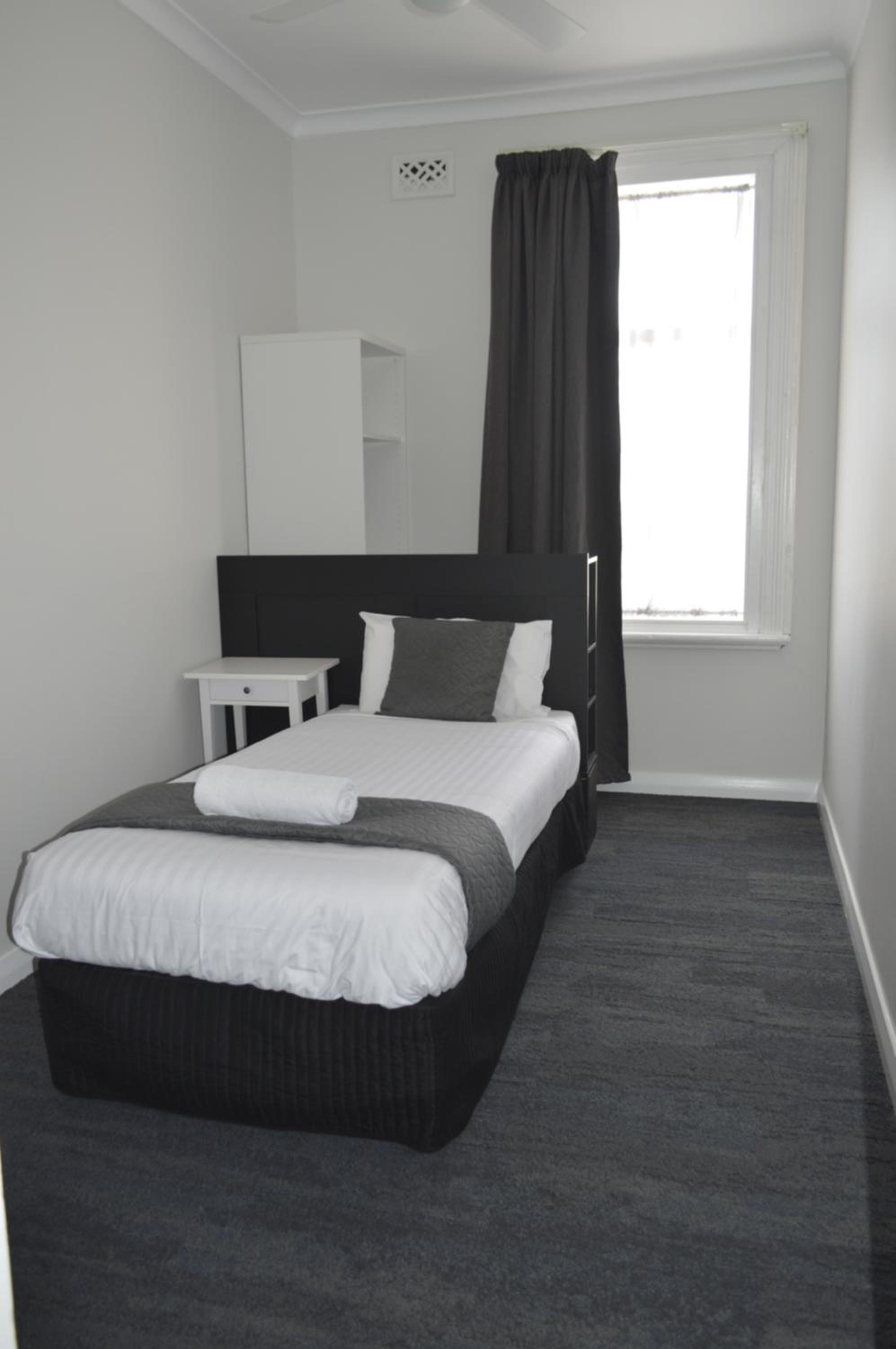 Single Room with Shared Bathroom photo 3