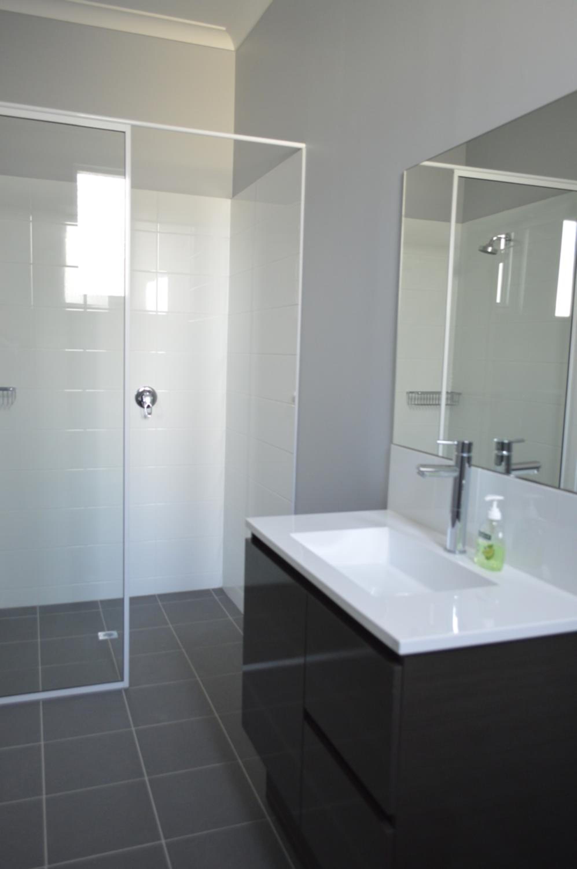Single Room with Shared Bathroom photo 2