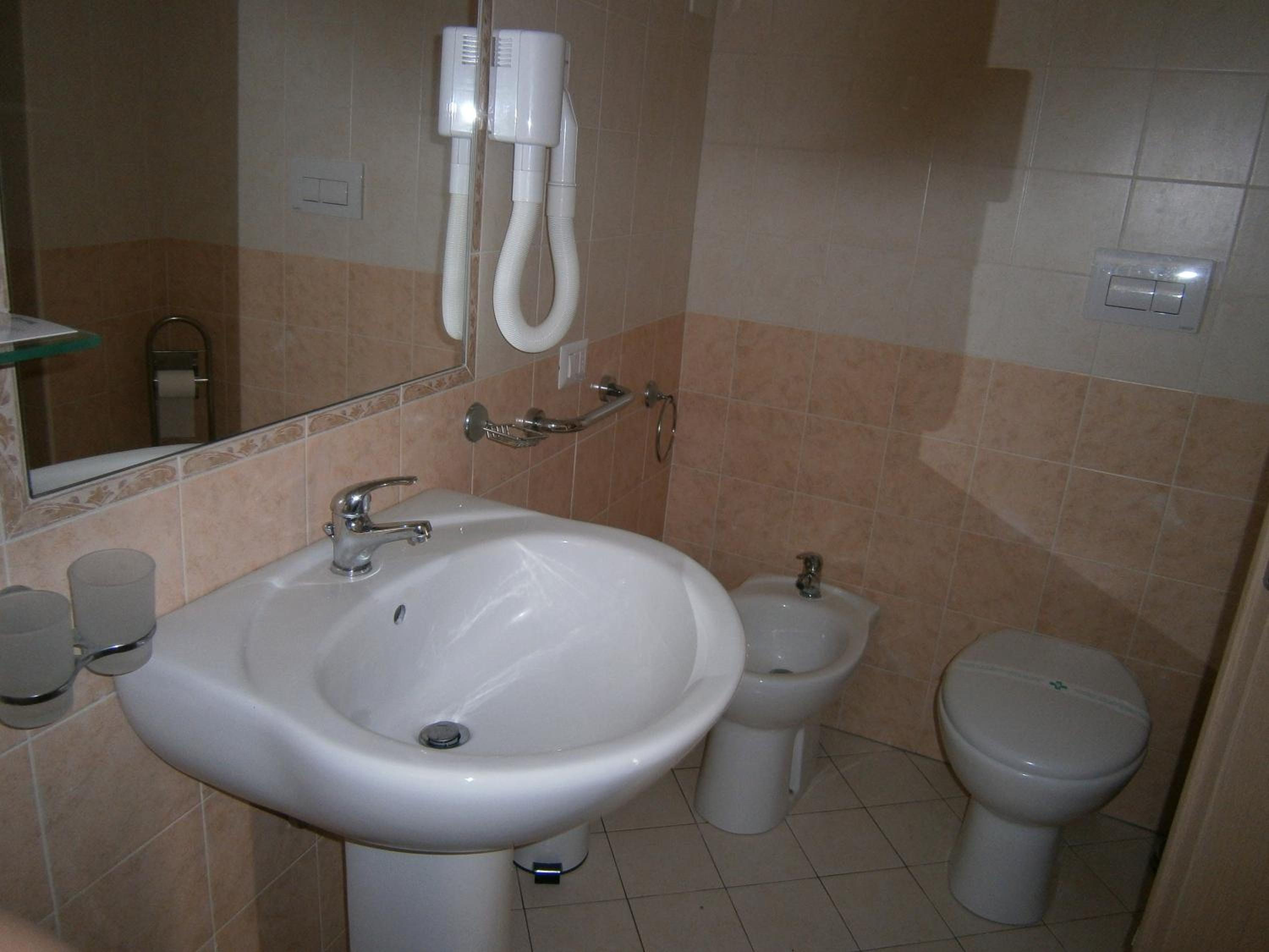 Double Room - Photo 6