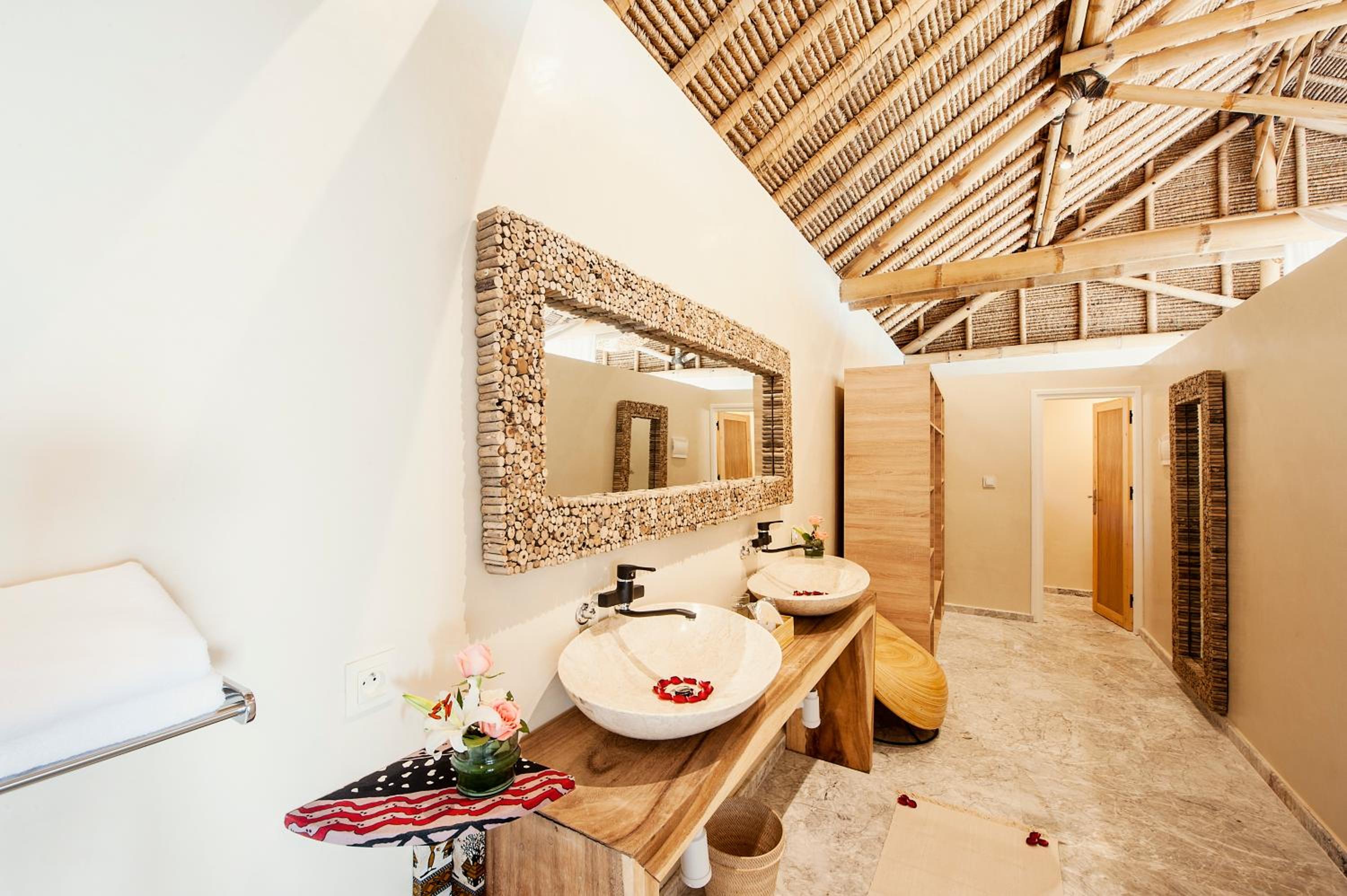 Deluxe Suite - Photo 16