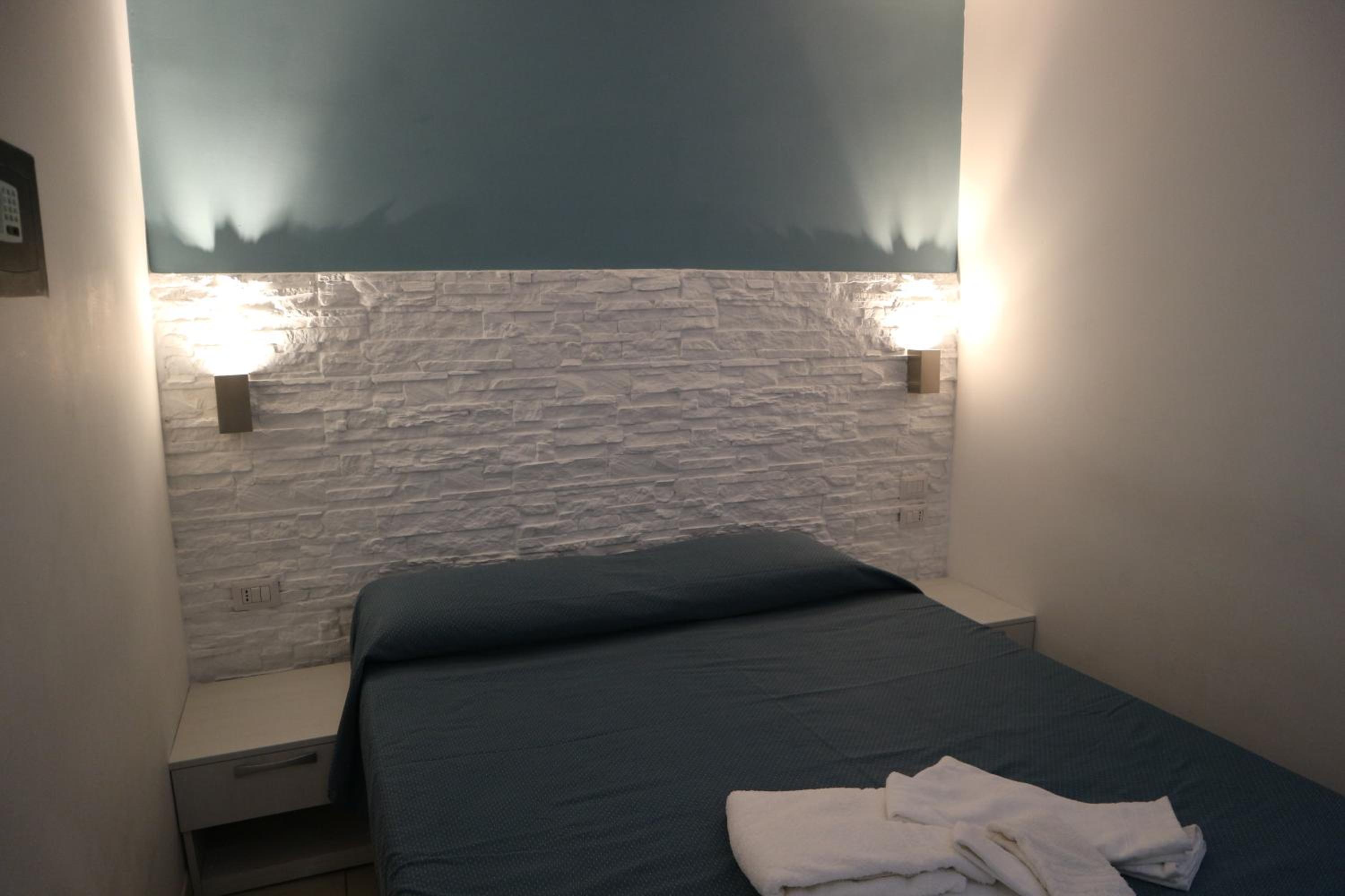 Double Room with Sea View - Photo 27