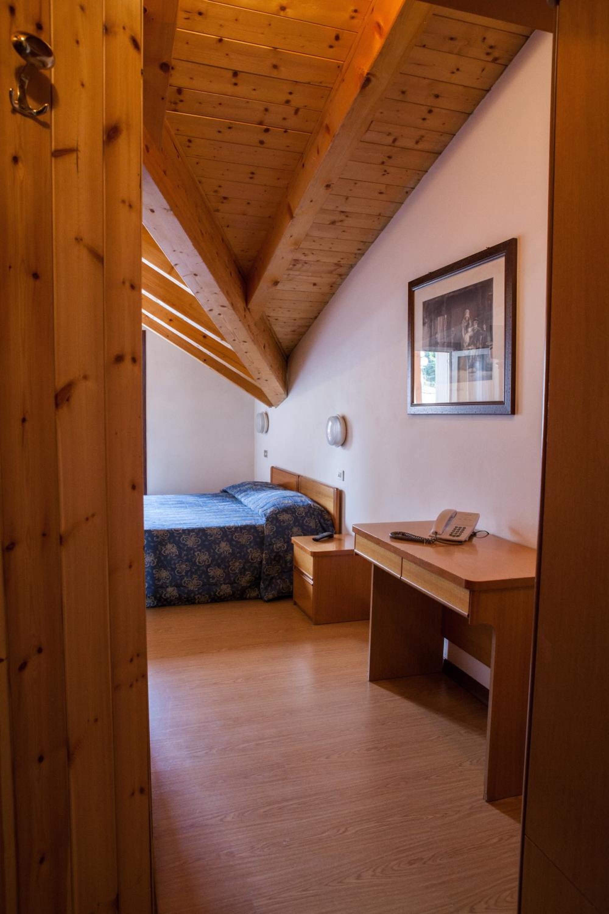 Double or Twin Room photo 3