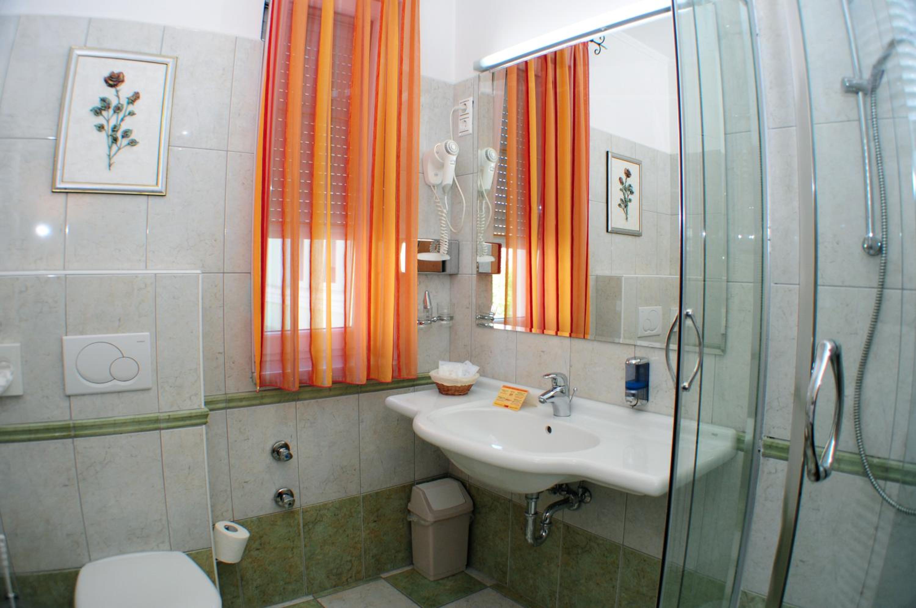 Double Room - Photo 5